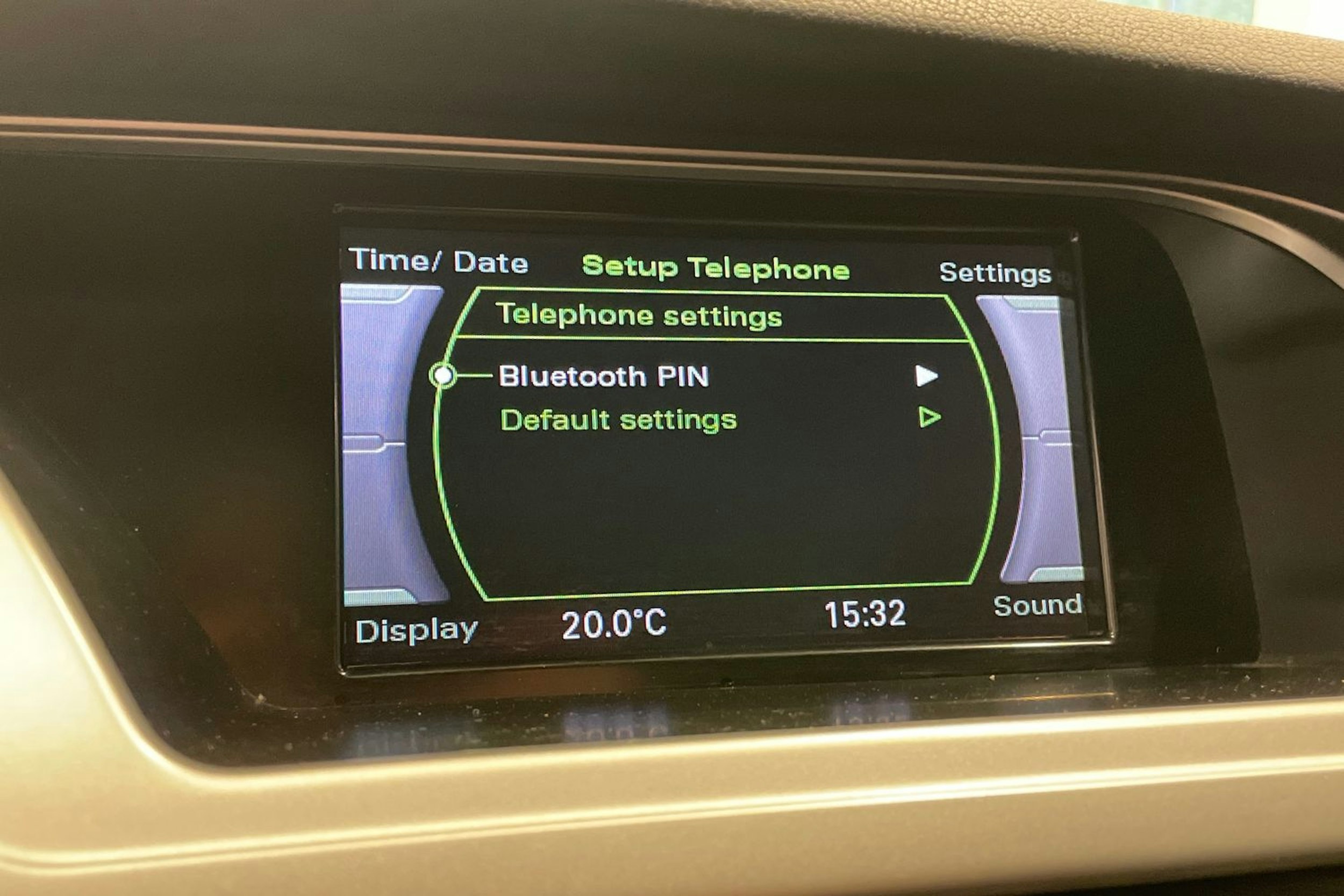 Valkoinen Audi A4 2012 kuva 19.