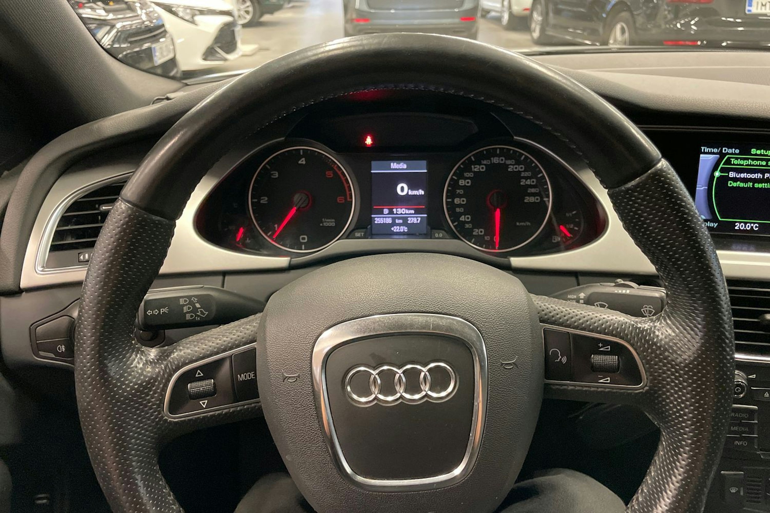 Valkoinen Audi A4 2012 kuva 21.