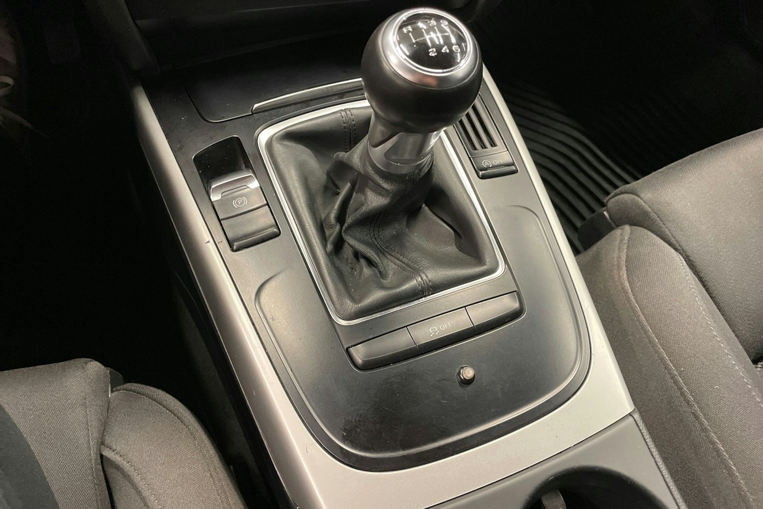 Valkoinen Audi A4 2012 kuva 22.
