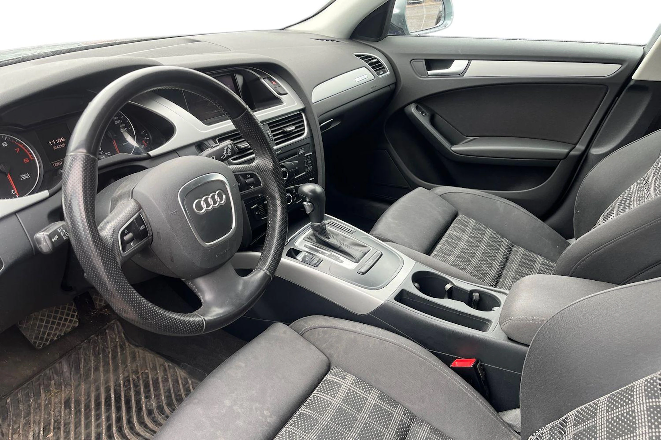 harmaa Audi A4 2012 kuva 3.