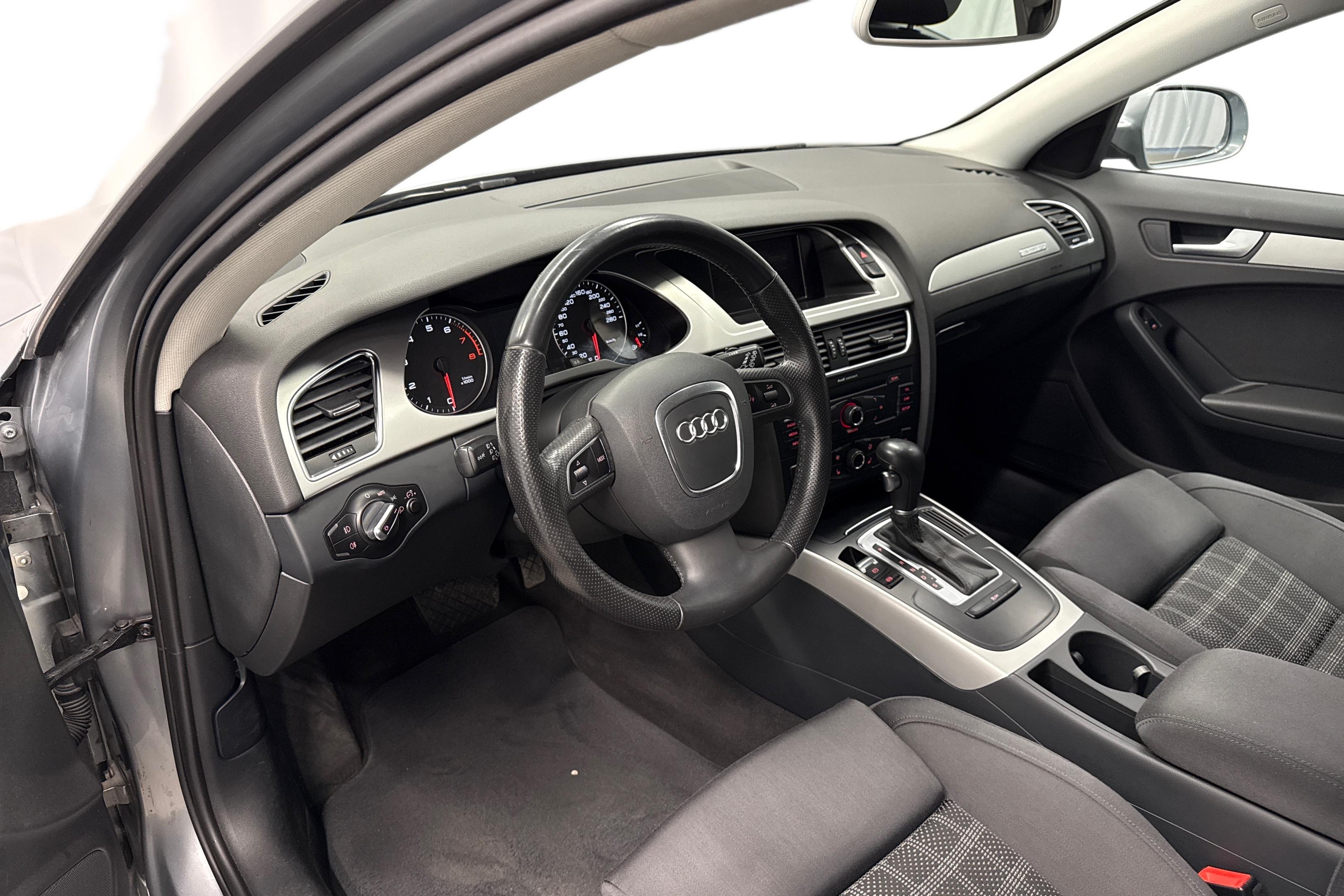 Audi A4 2012, kuva 6/15