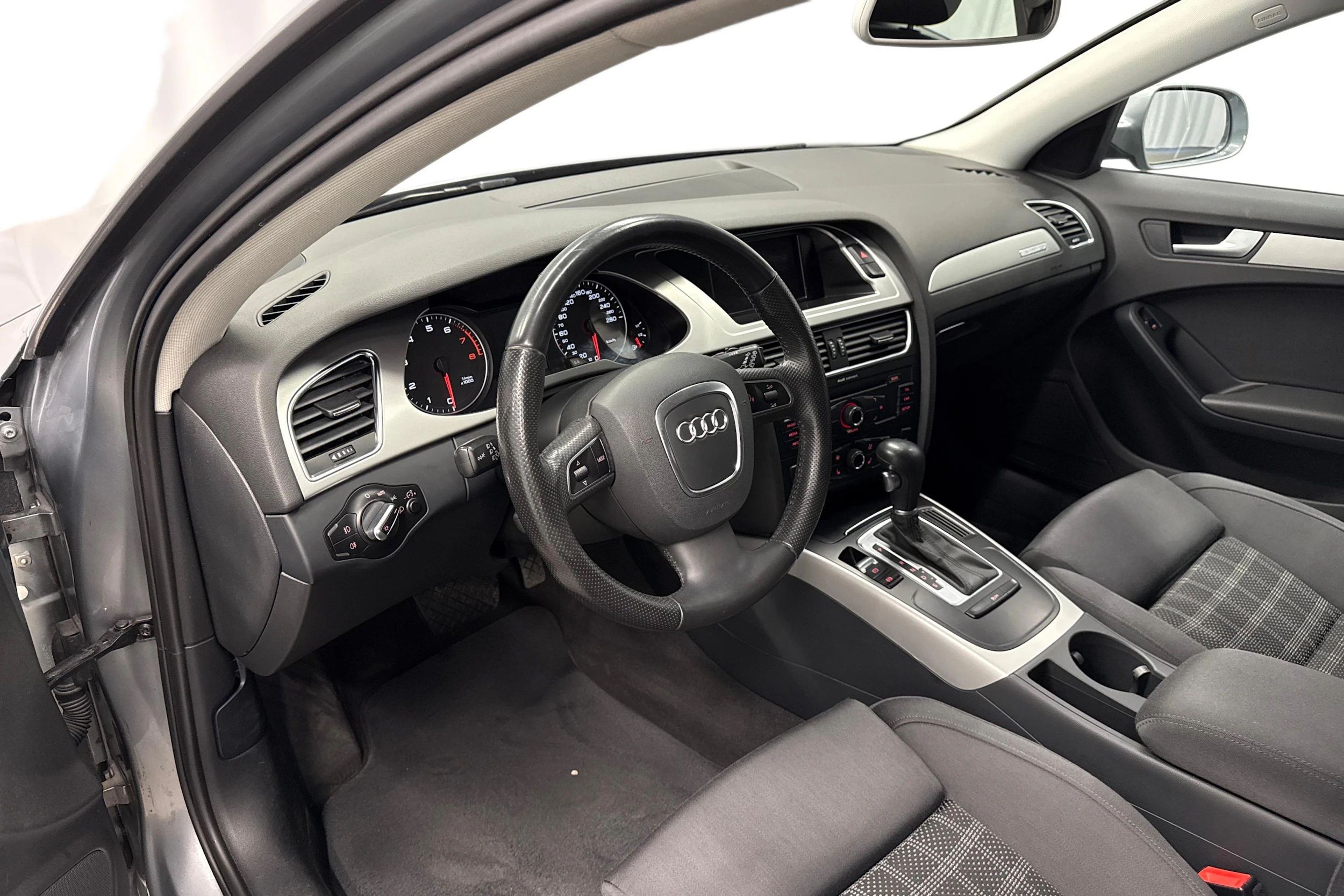 harmaa Audi A4 2012 kuva 8.