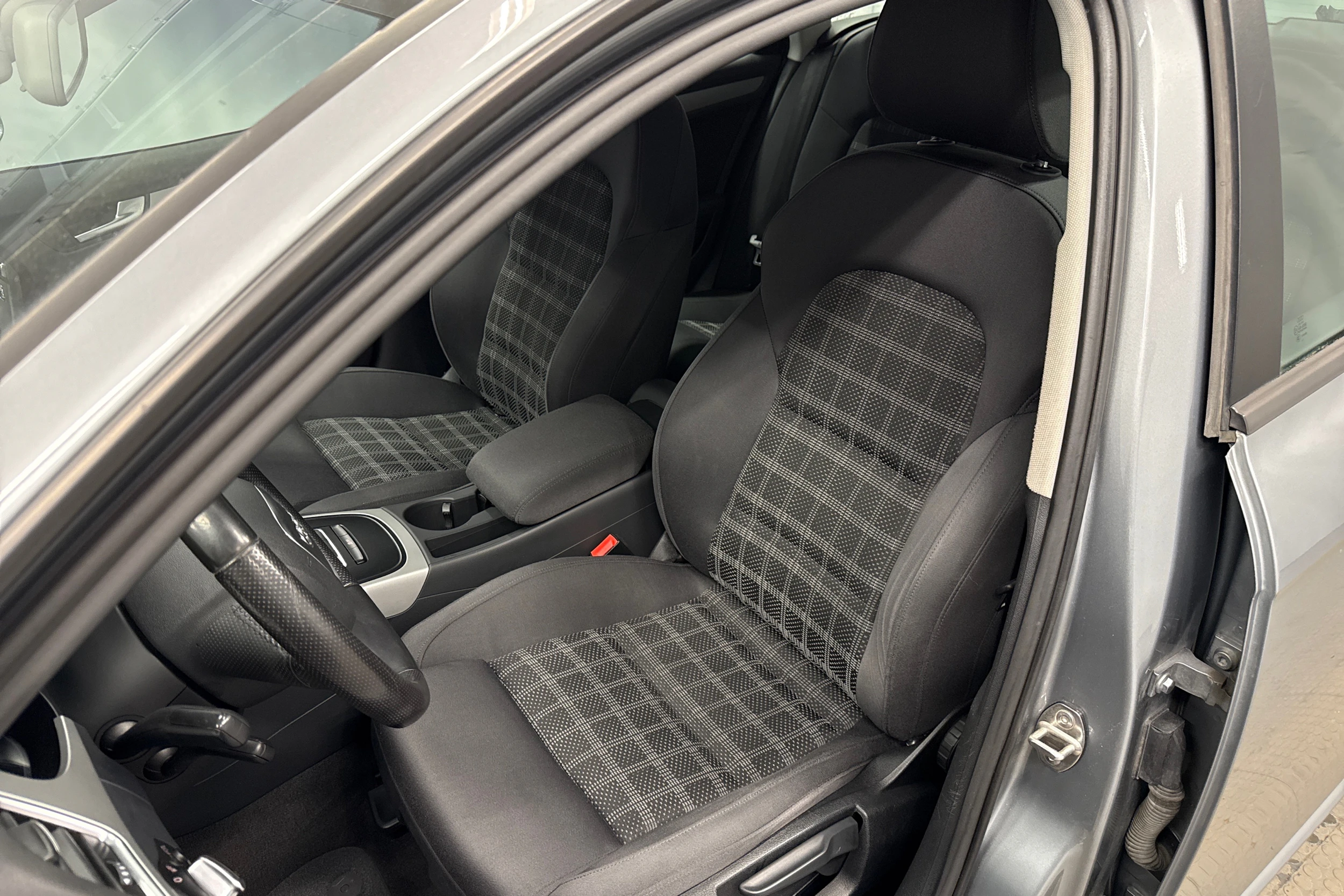 harmaa Audi A4 2012 kuva 15.