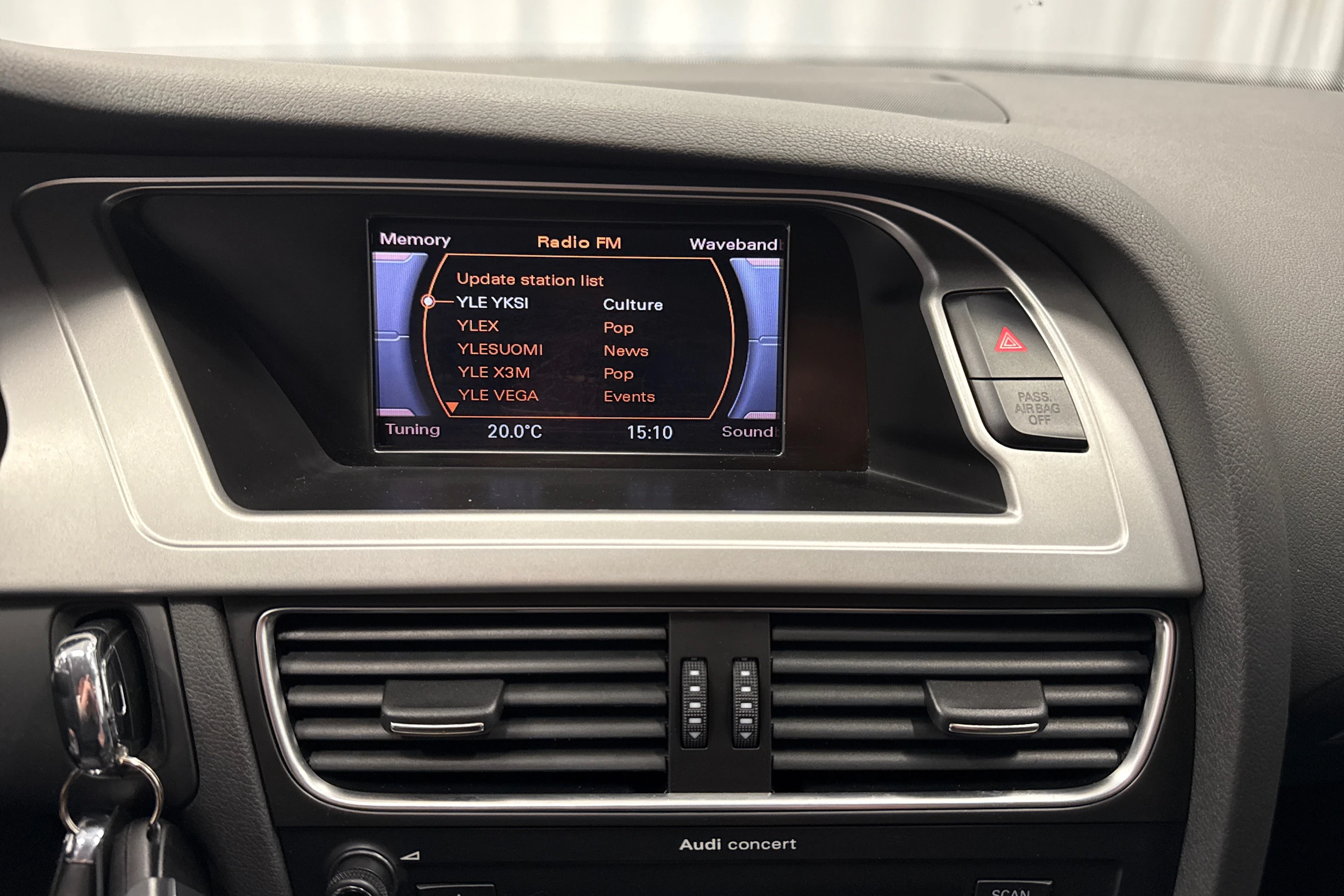 harmaa Audi A4 2012 kuva 16.