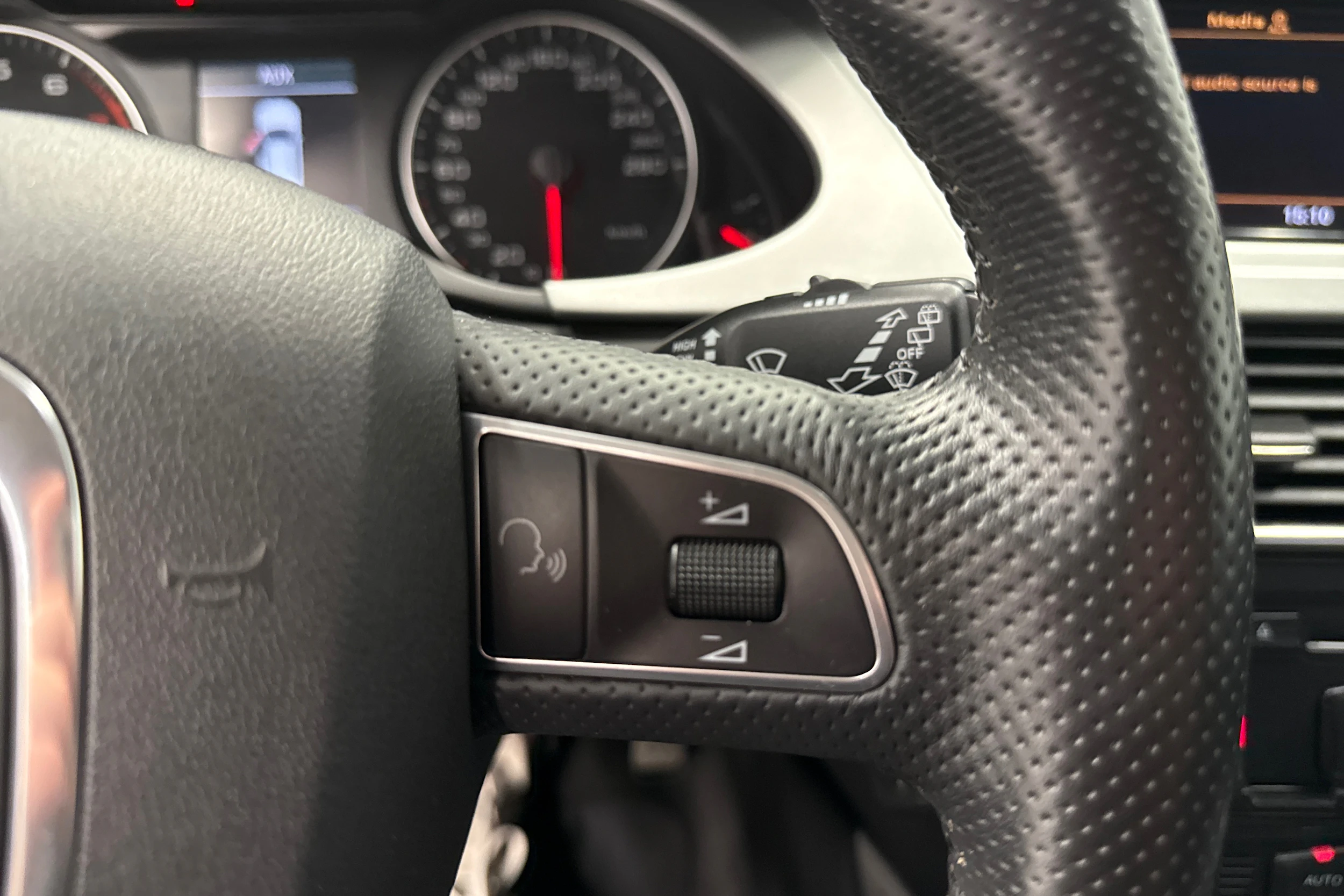 harmaa Audi A4 2012 kuva 18.