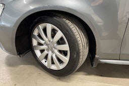 Harmaa Audi A4 2012 kuva 13.