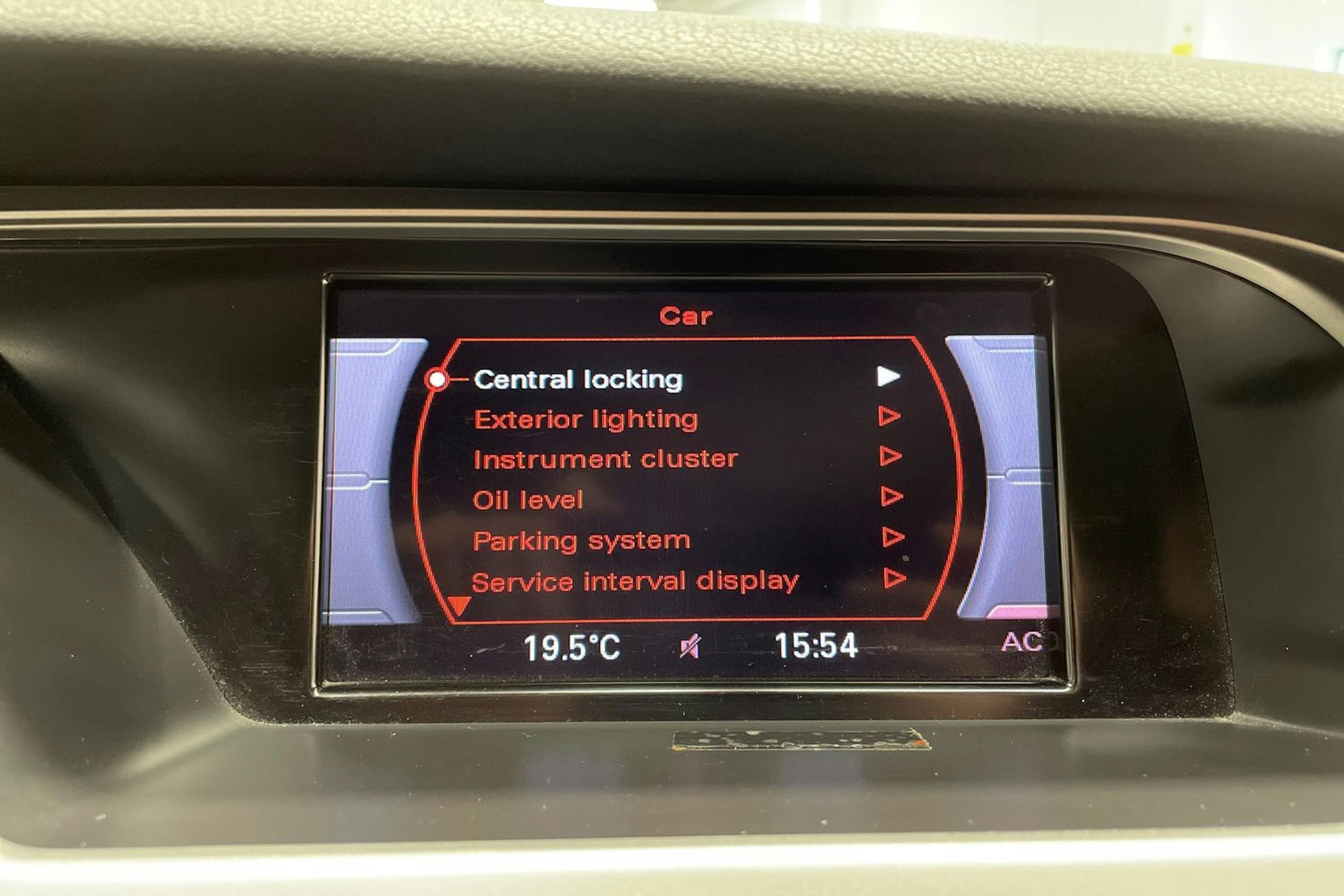 Harmaa Audi A4 2012 kuva 19.