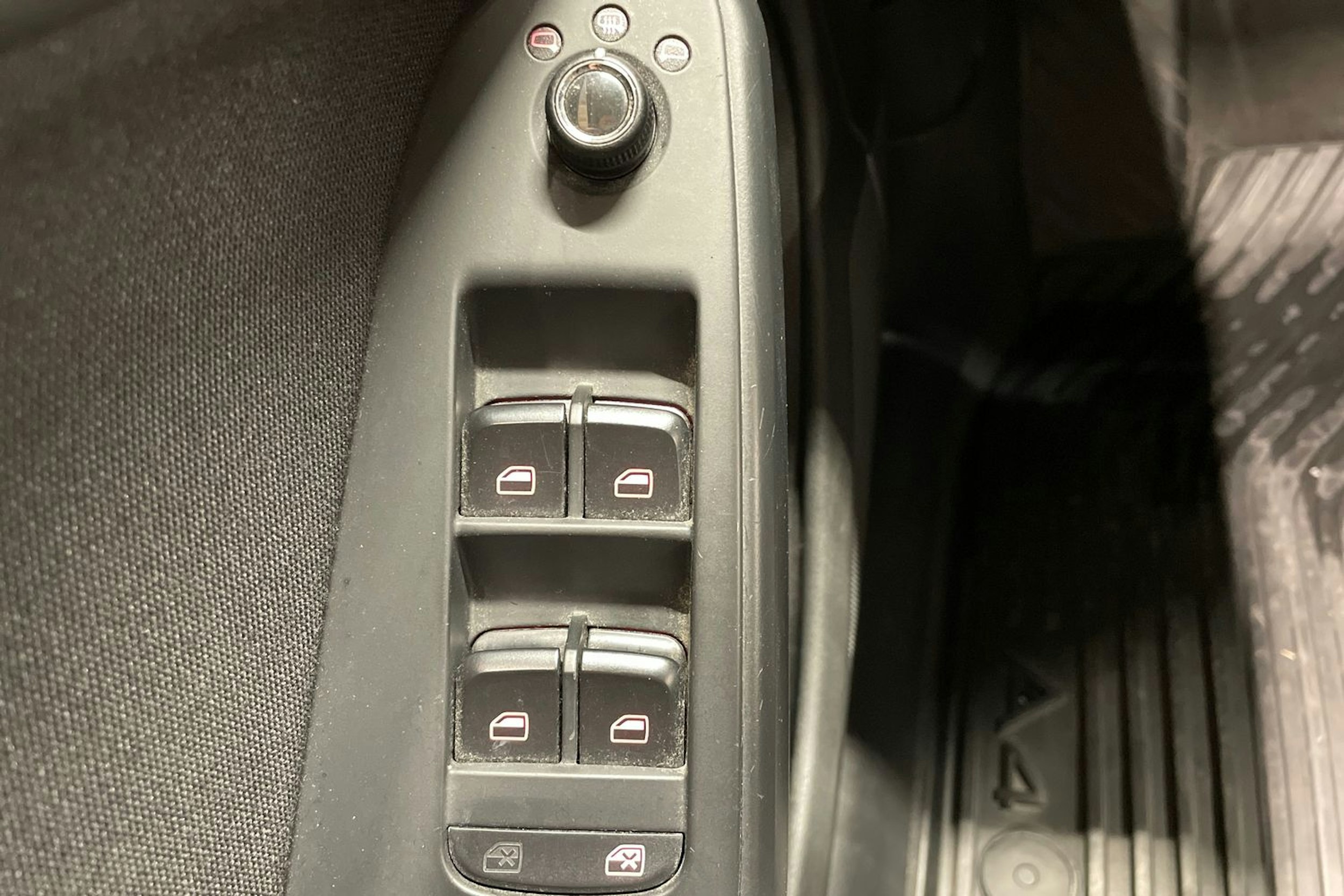 Harmaa Audi A4 2012 kuva 26.