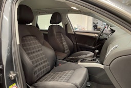 Harmaa Audi A4 2012 kuva 27.