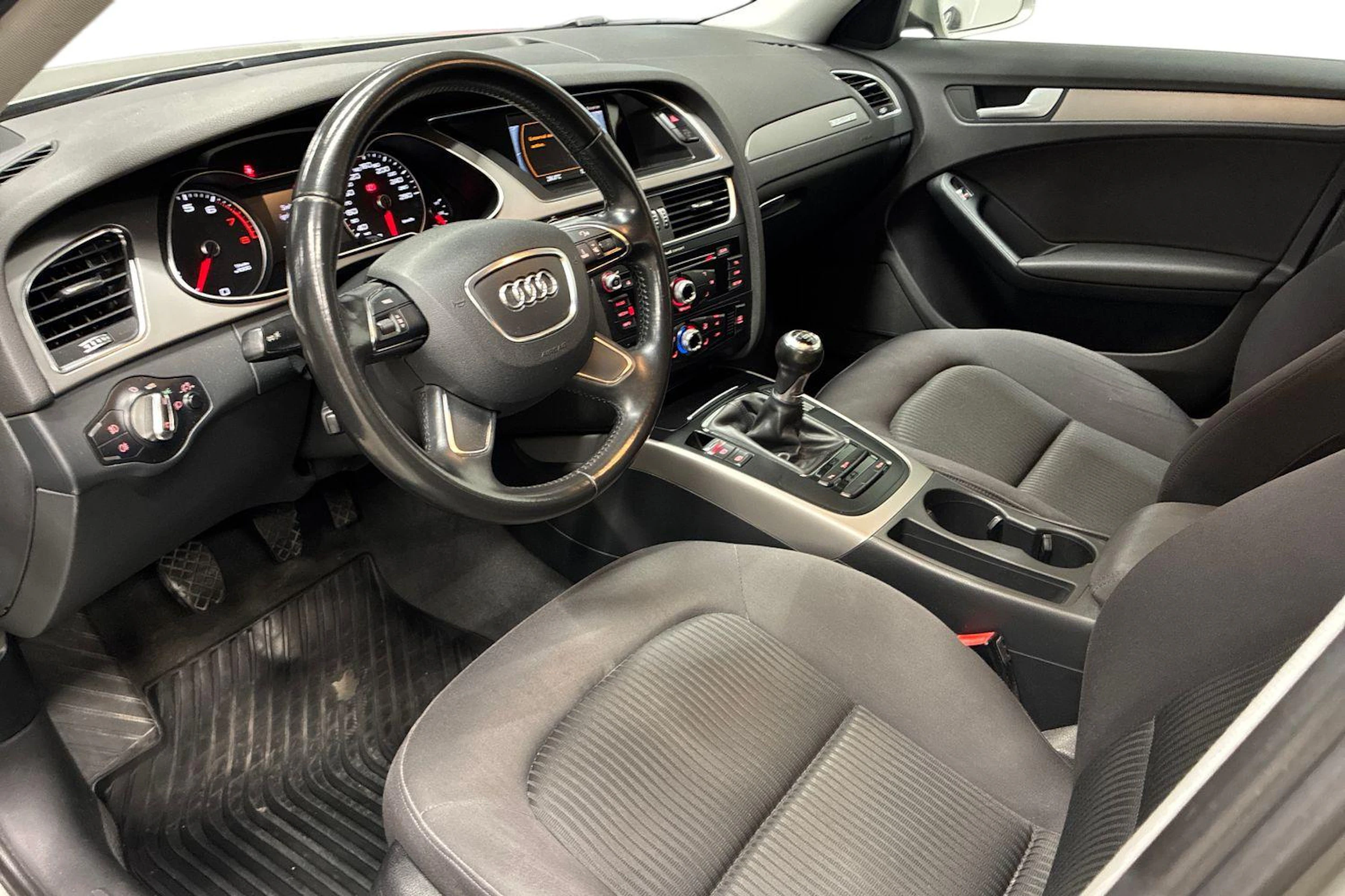 hopea Audi A4 2013 kuva 6.