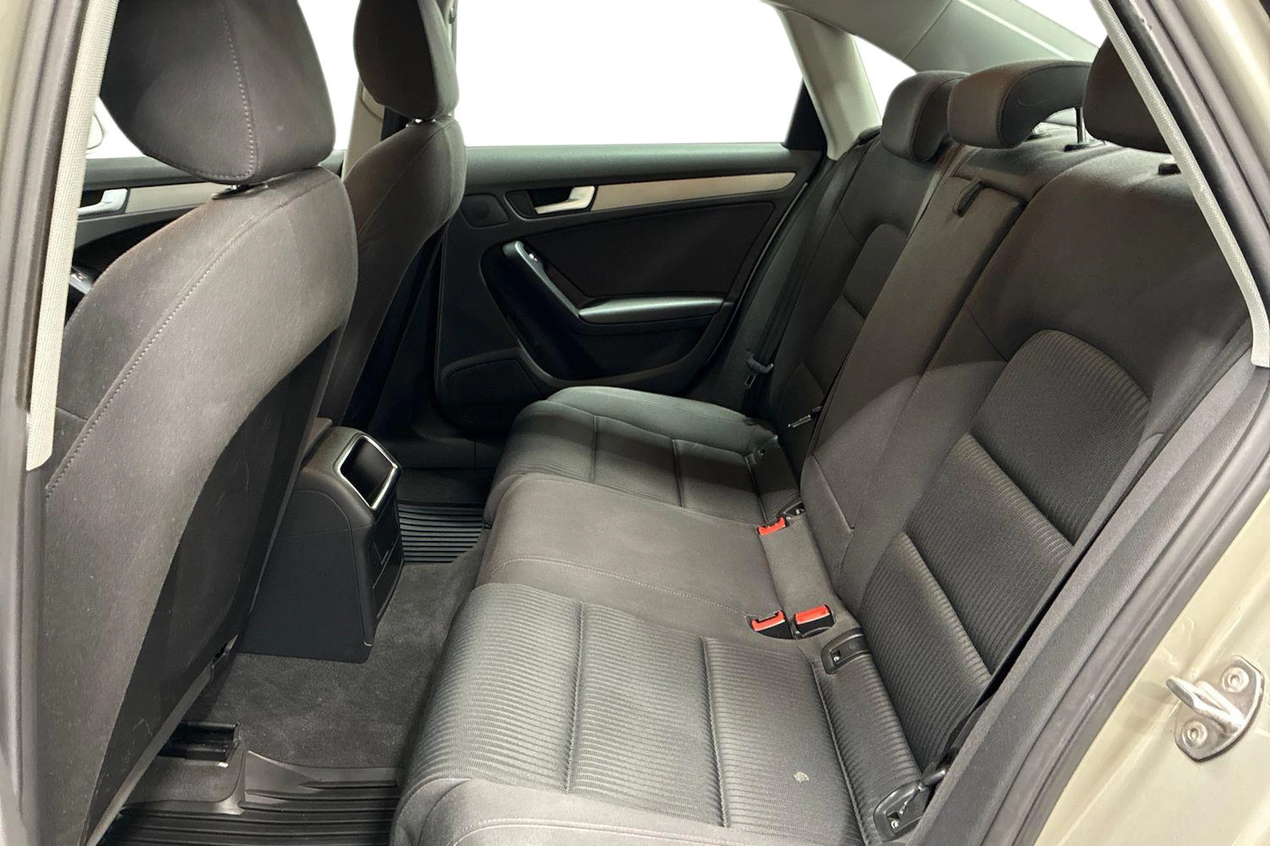 hopea Audi A4 2013 kuva 8.