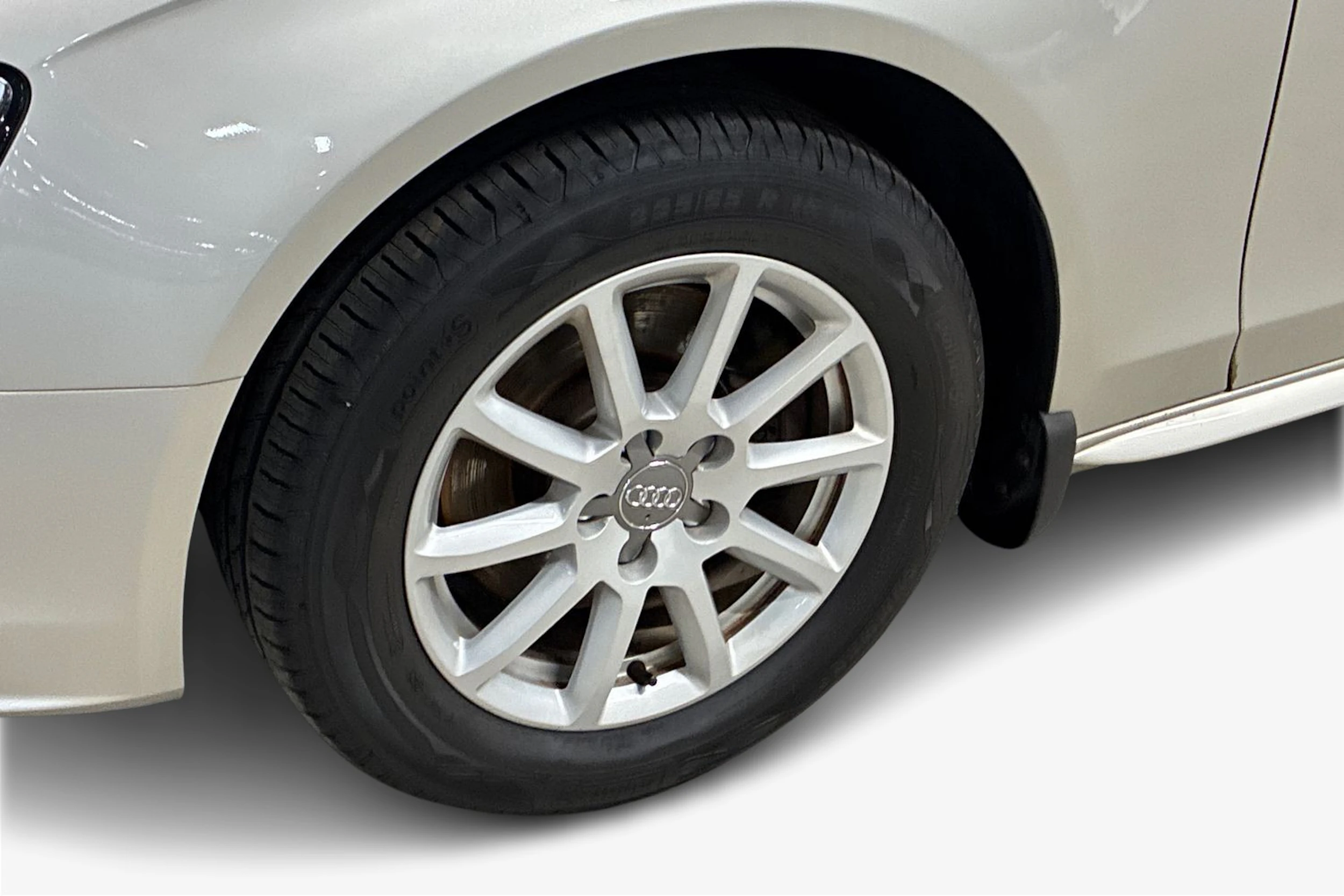 hopea Audi A4 2013 kuva 9.