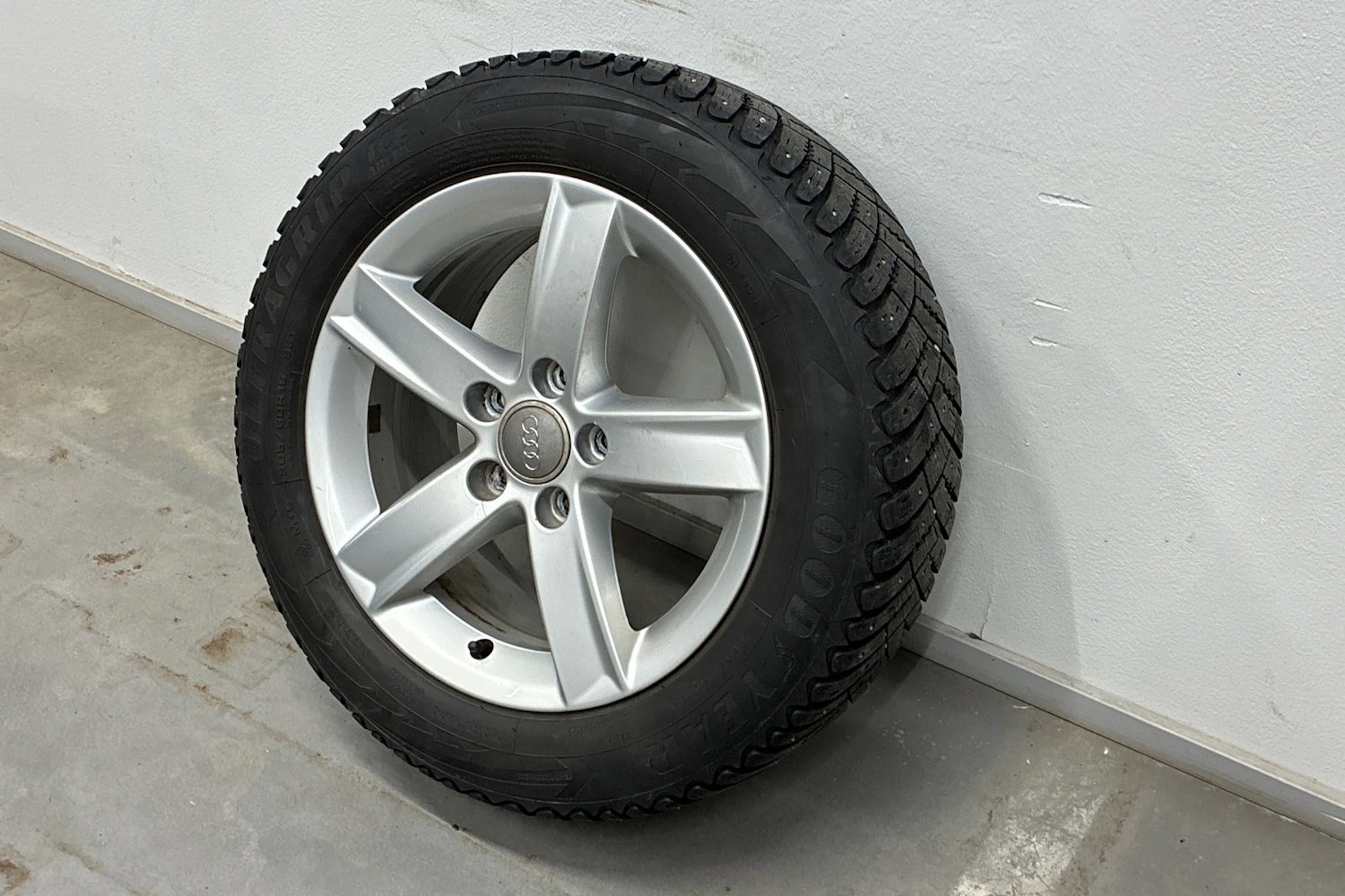 hopea Audi A4 2013 kuva 10.