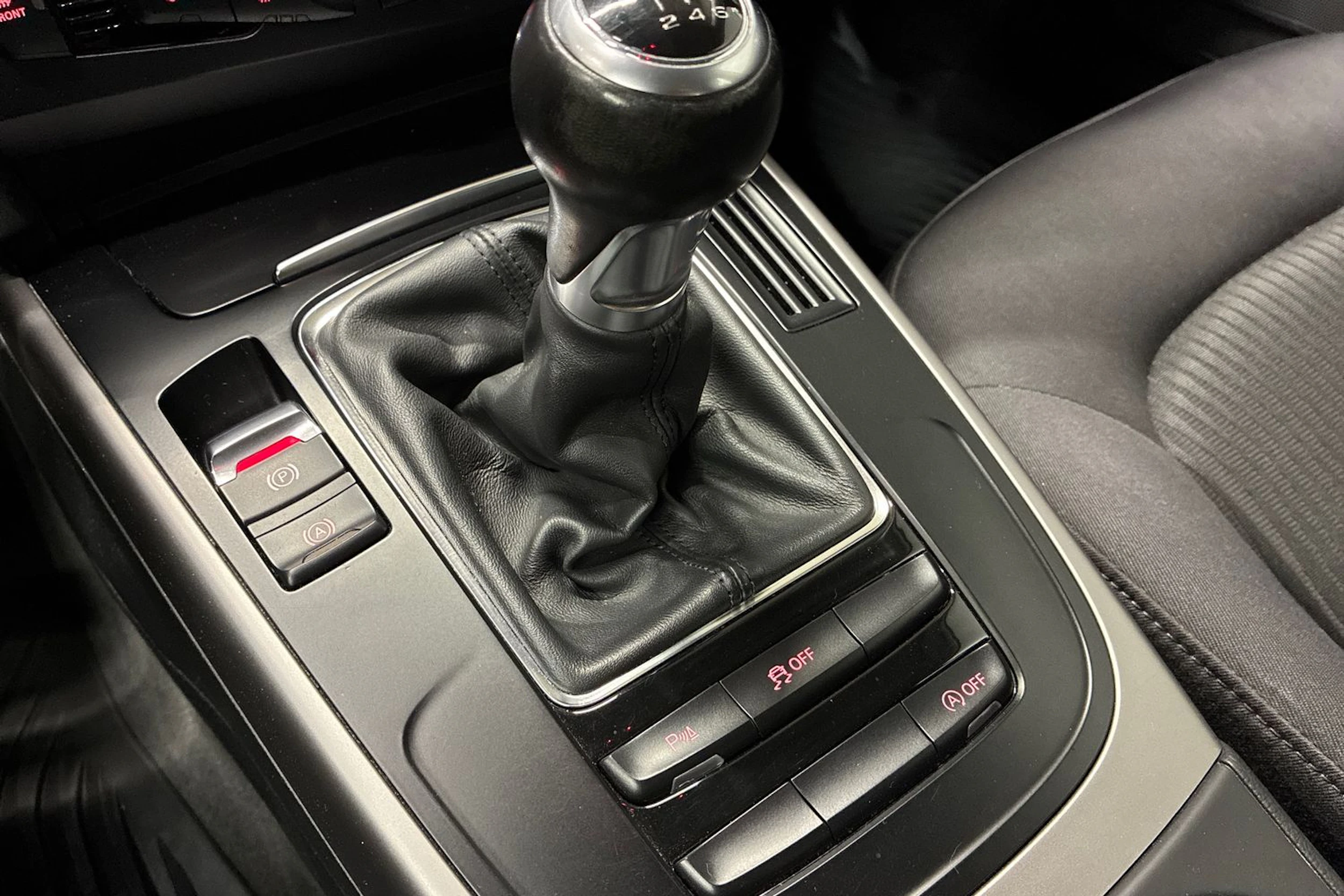 hopea Audi A4 2013 kuva 18.