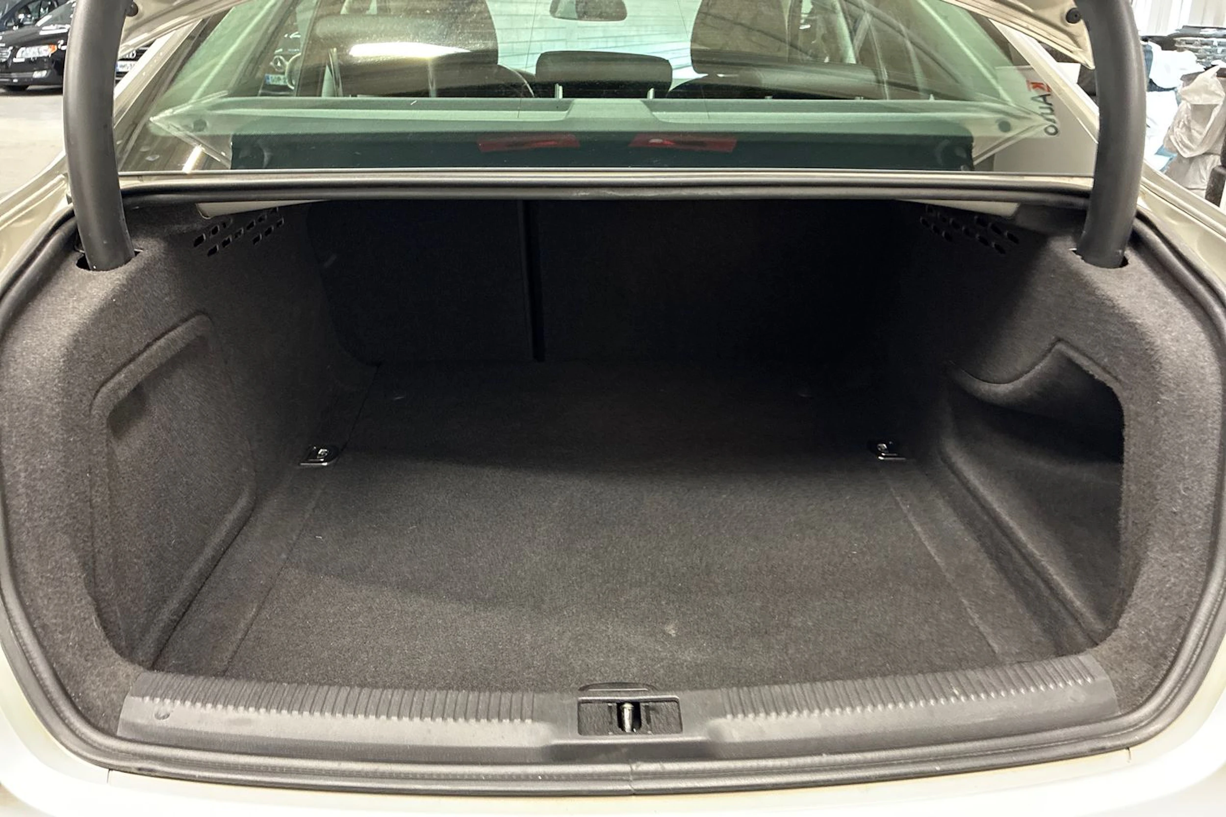 hopea Audi A4 2013 kuva 23.
