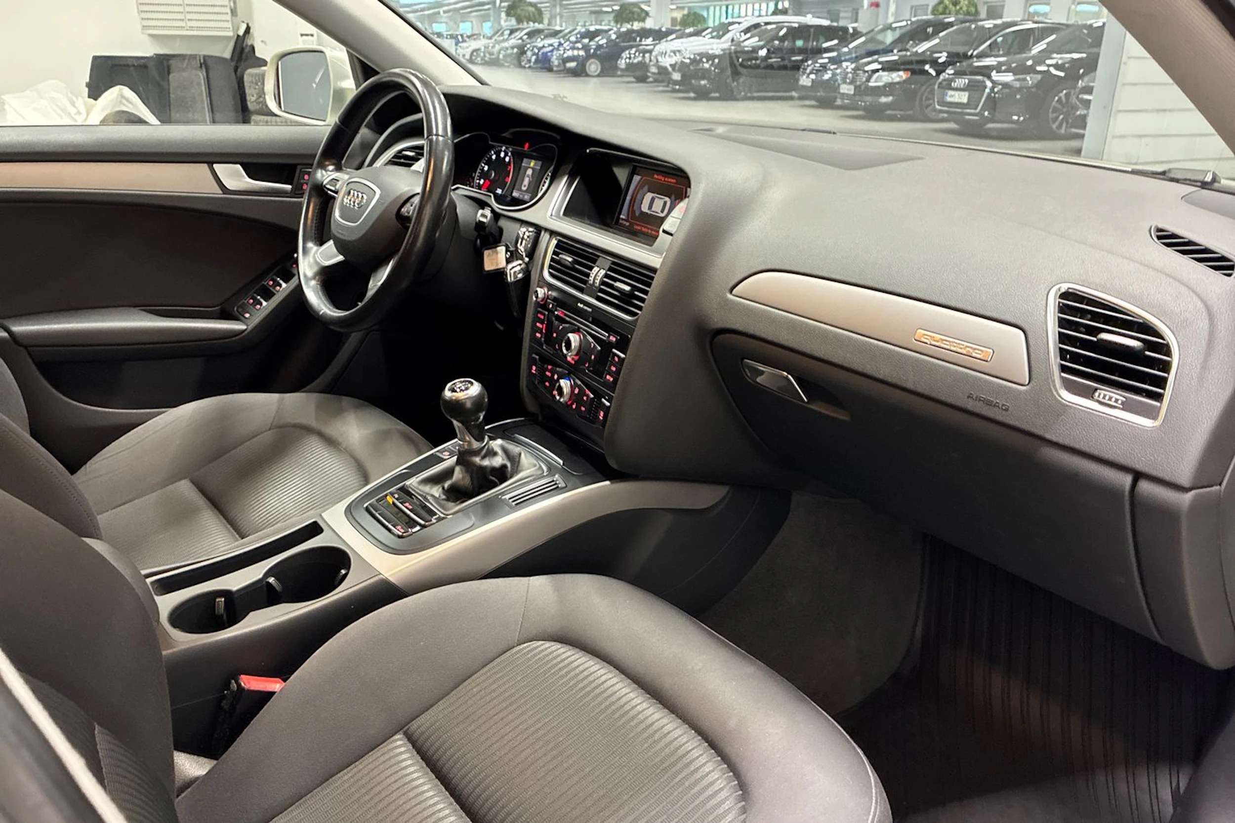 hopea Audi A4 2013 kuva 25.