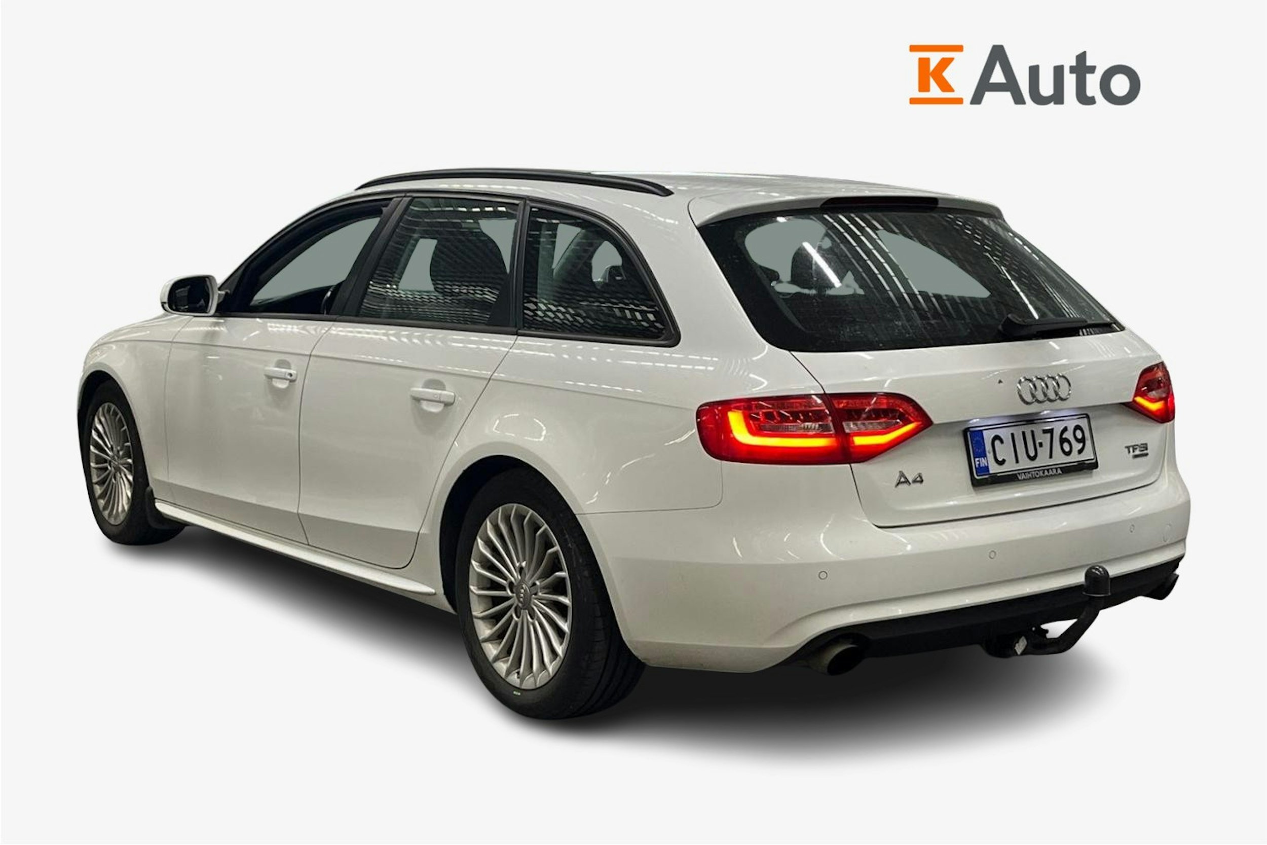 valkoinen Audi A4 2013 kuva 2.