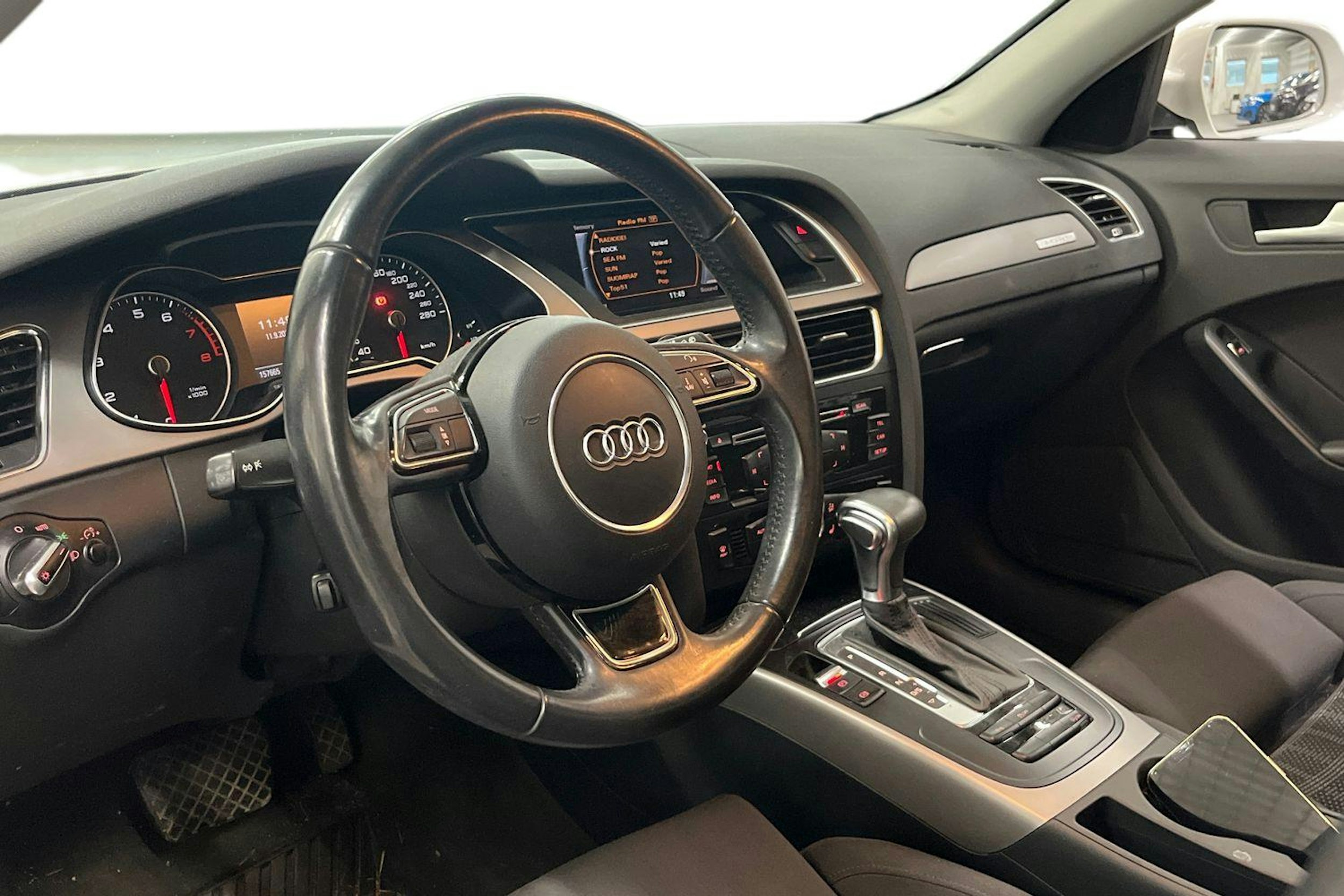 valkoinen Audi A4 2013 kuva 3.