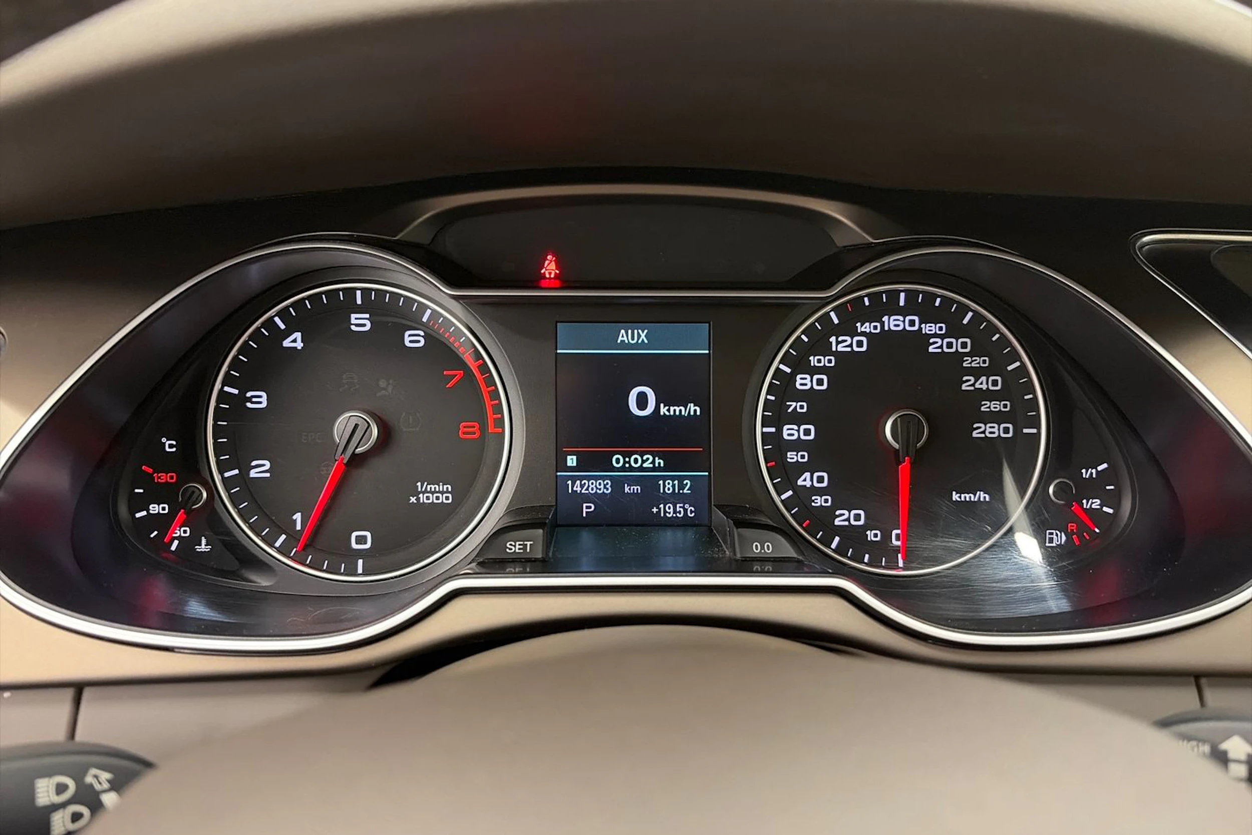 ruskea (beige) Audi A4 2013 kuva 13.