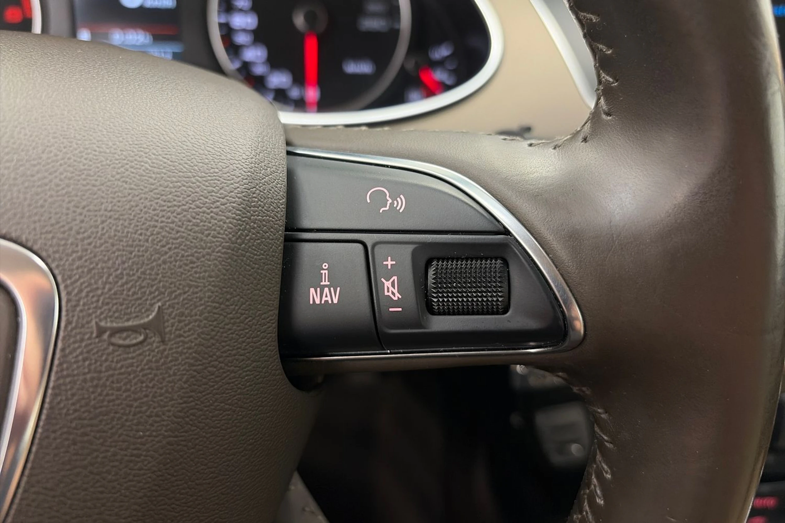 ruskea (beige) Audi A4 2013 kuva 15.