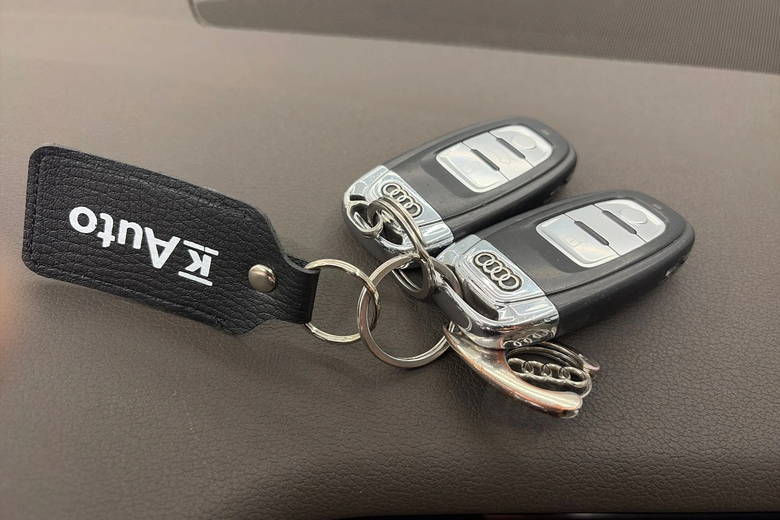 ruskea (beige) Audi A4 2013 kuva 22.