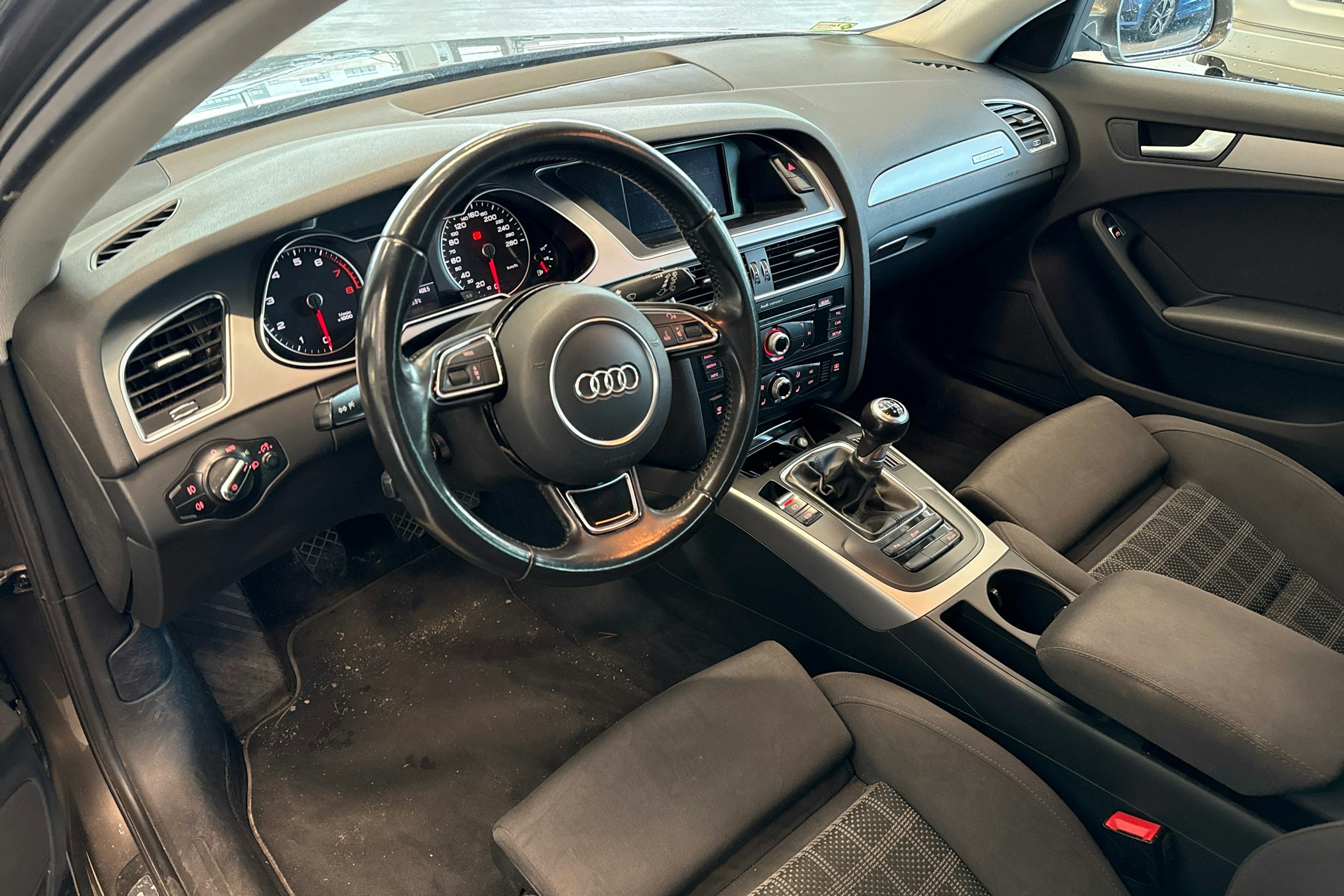 harmaa Audi A4 2013 kuva 3.