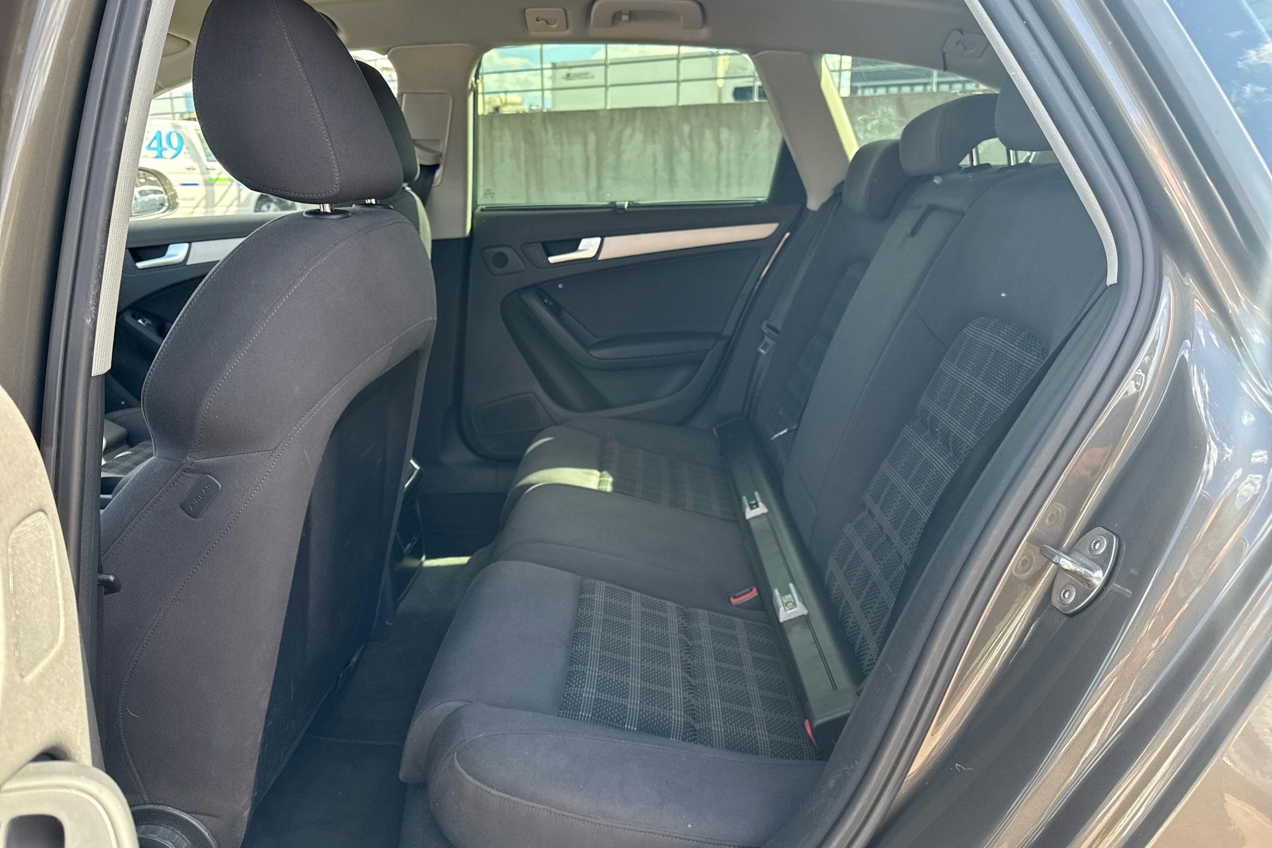 harmaa Audi A4 2013 kuva 8.