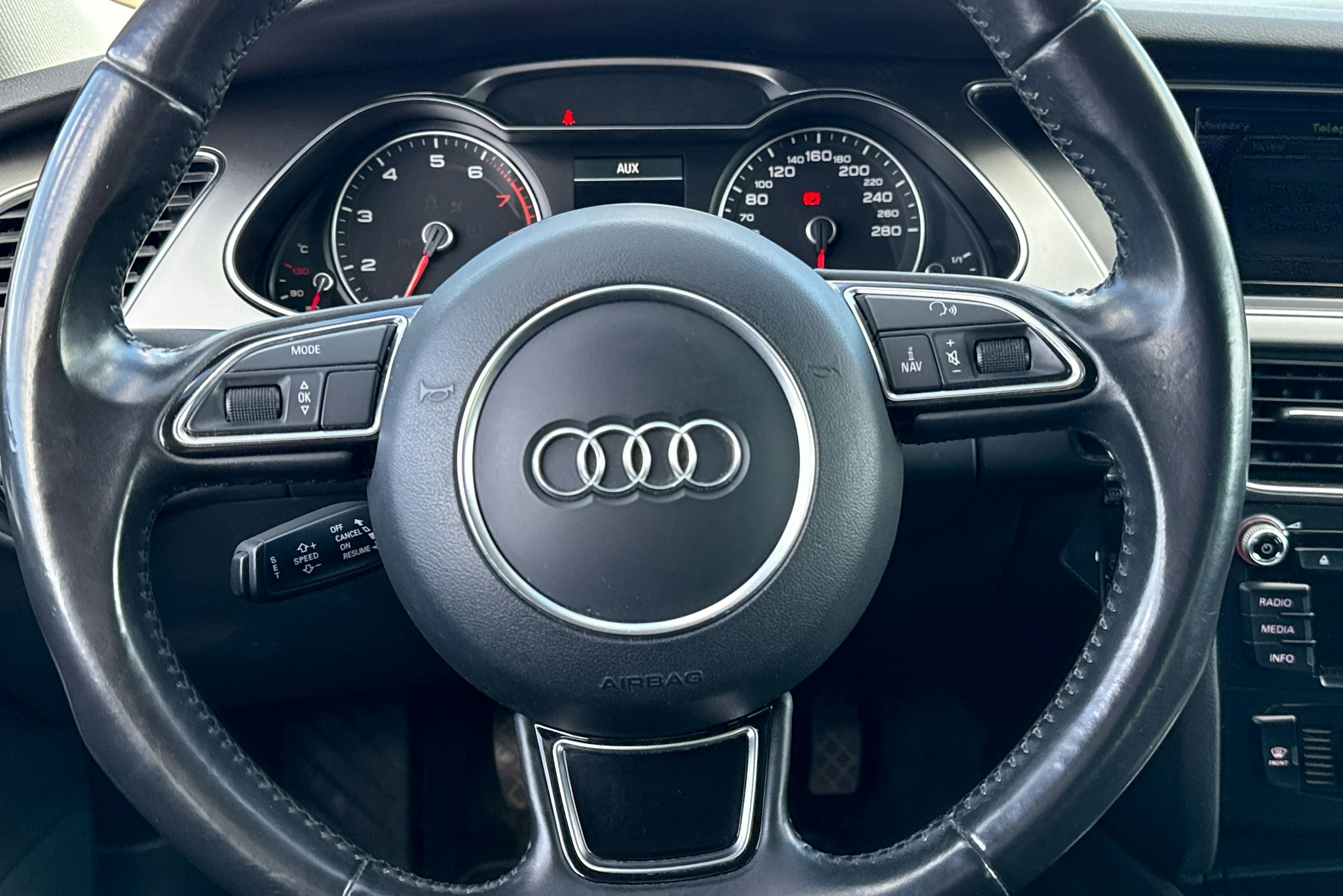 harmaa Audi A4 2013 kuva 11.