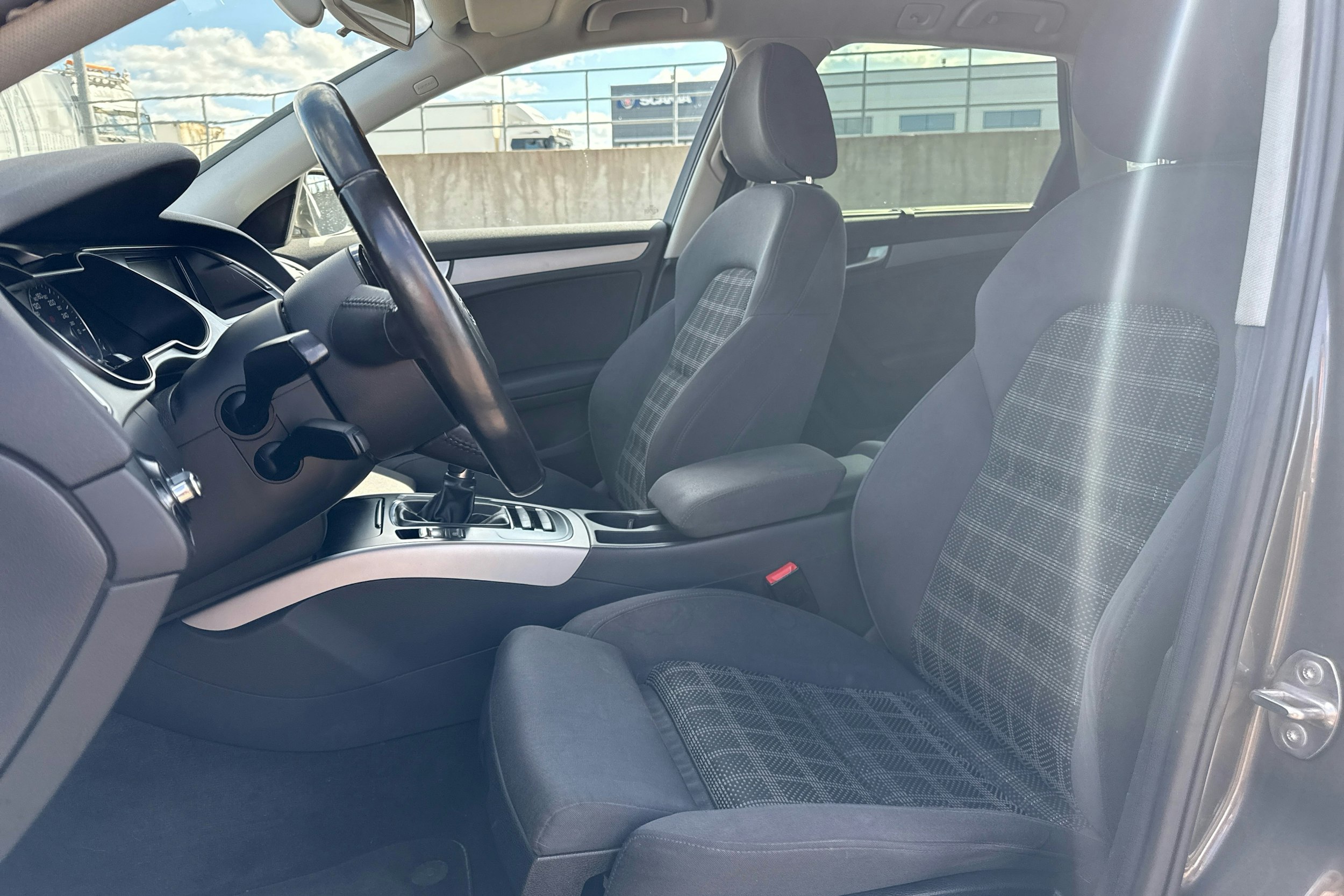 harmaa Audi A4 2013 kuva 18.