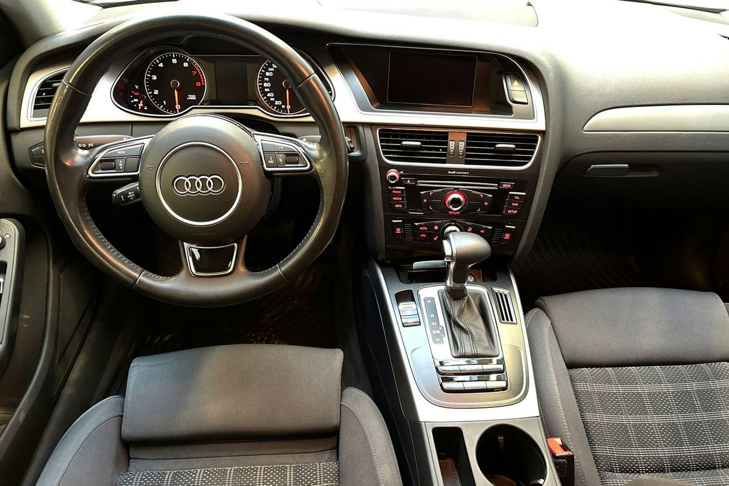 musta Audi A4 2013 kuva 9.