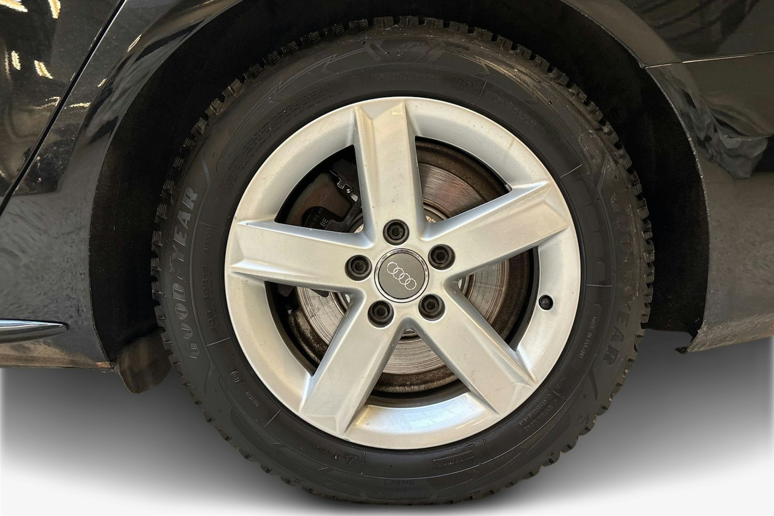 musta Audi A4 2013 kuva 11.