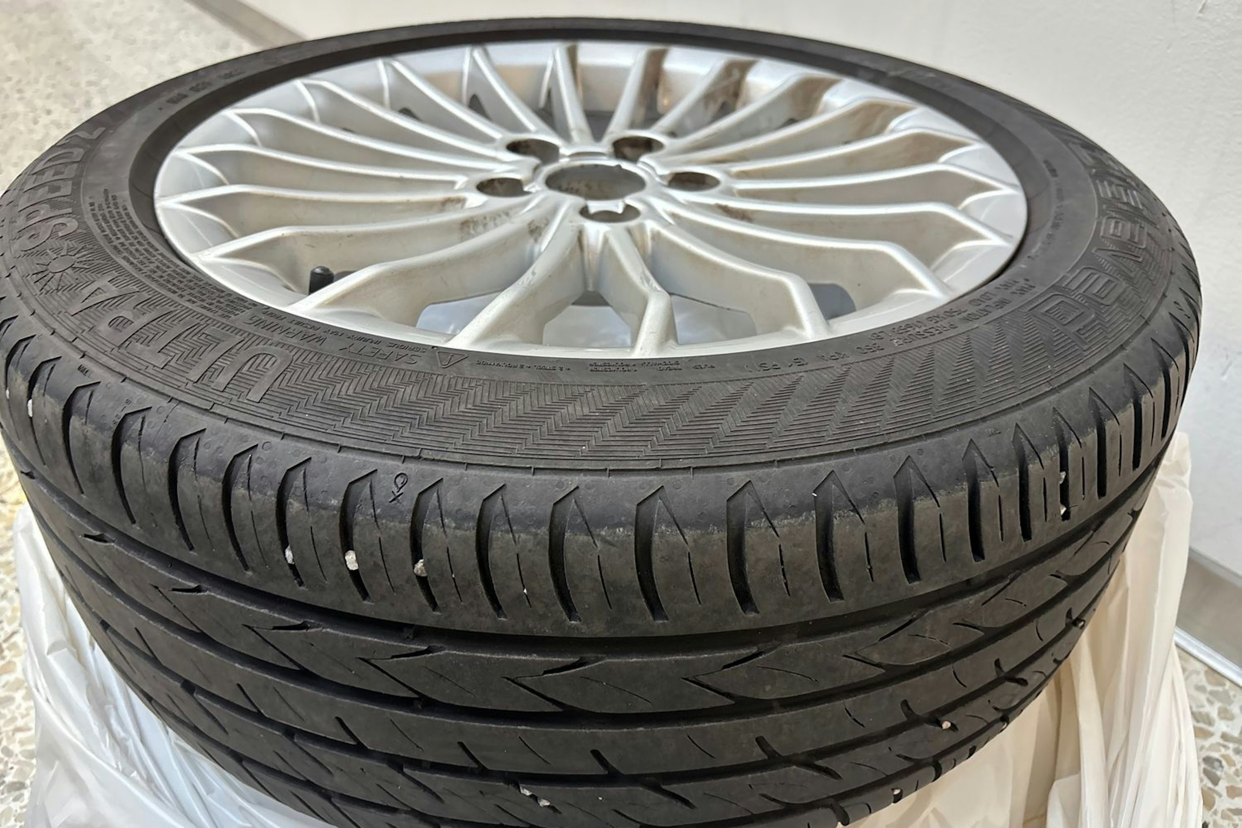 musta Audi A4 2013 kuva 15.