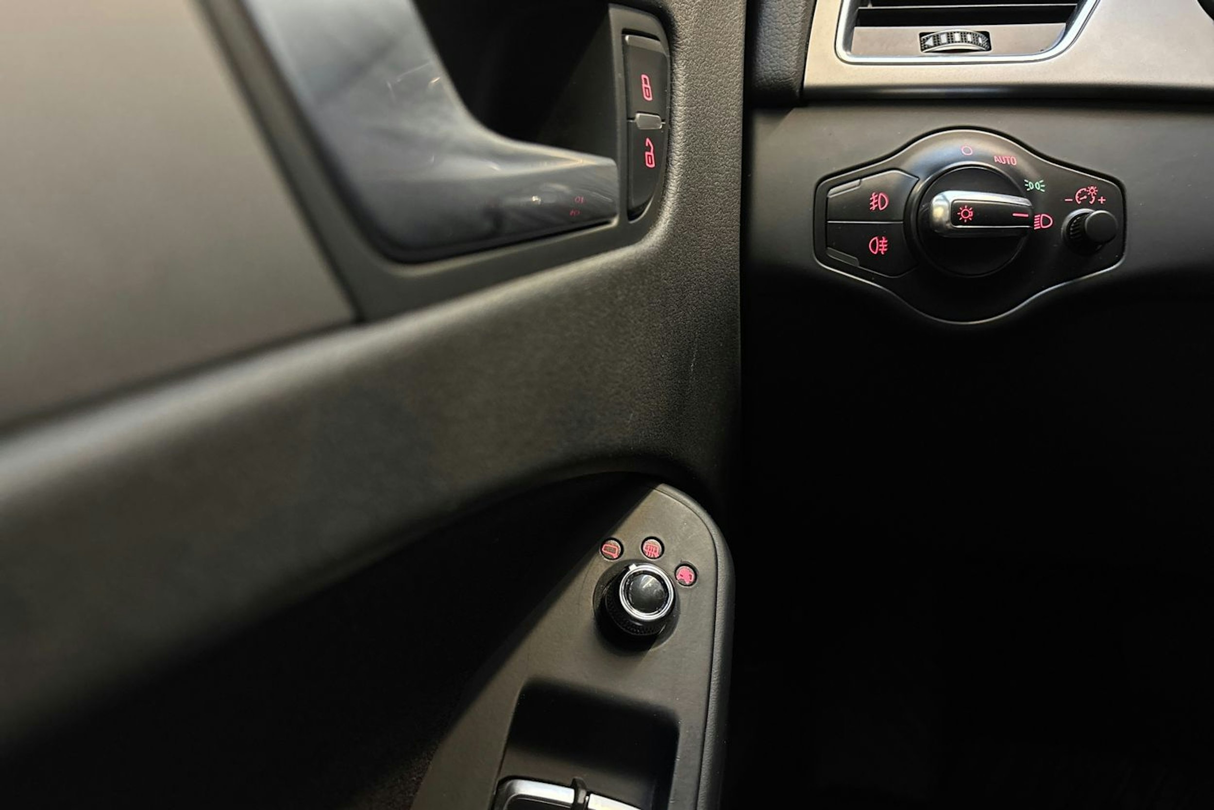 musta Audi A4 2013 kuva 16.