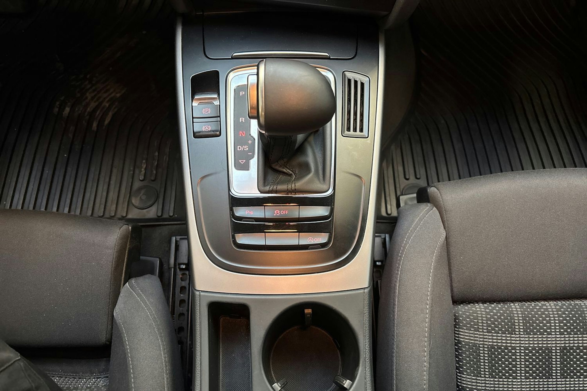 musta Audi A4 2013 kuva 22.