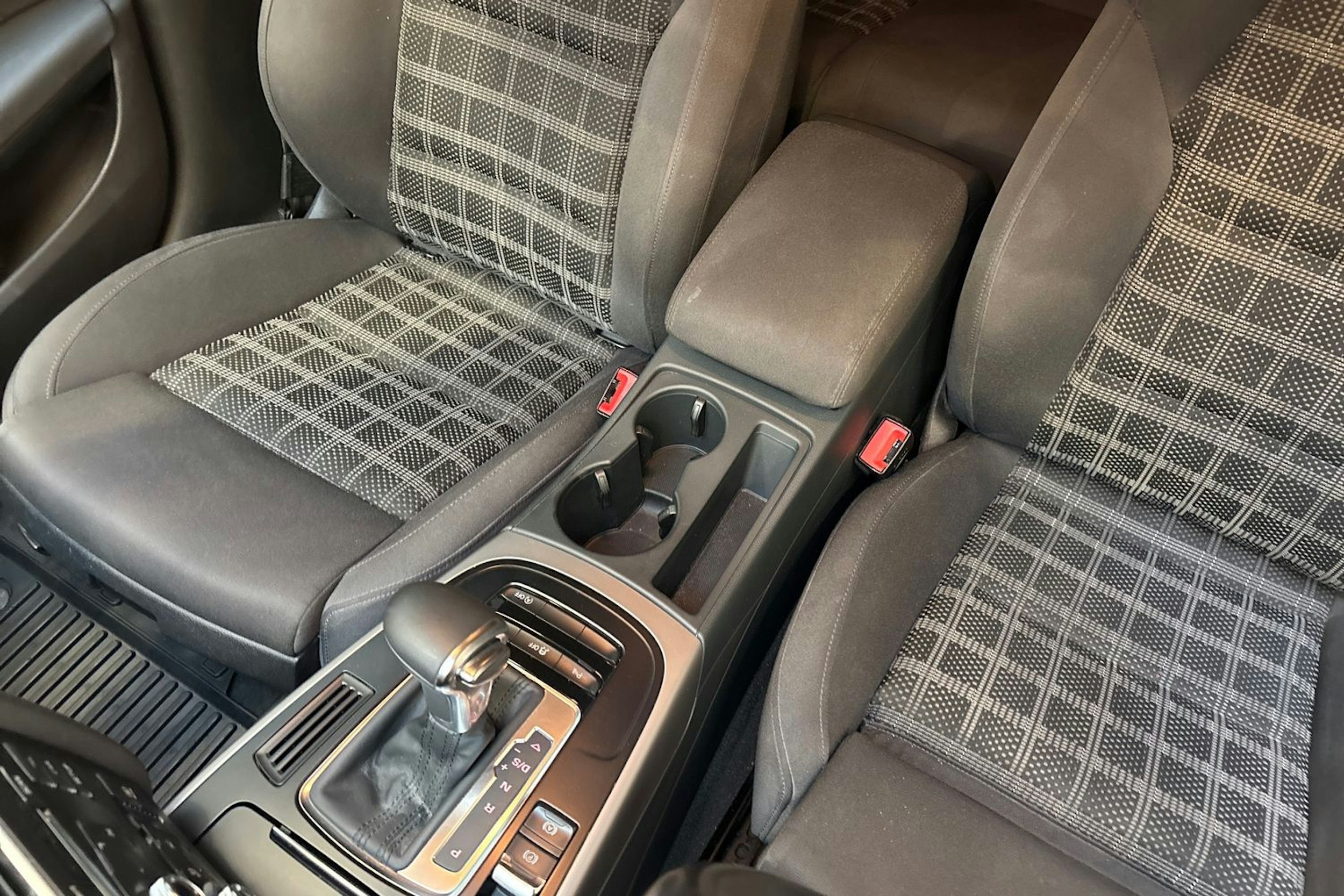 musta Audi A4 2013 kuva 23.