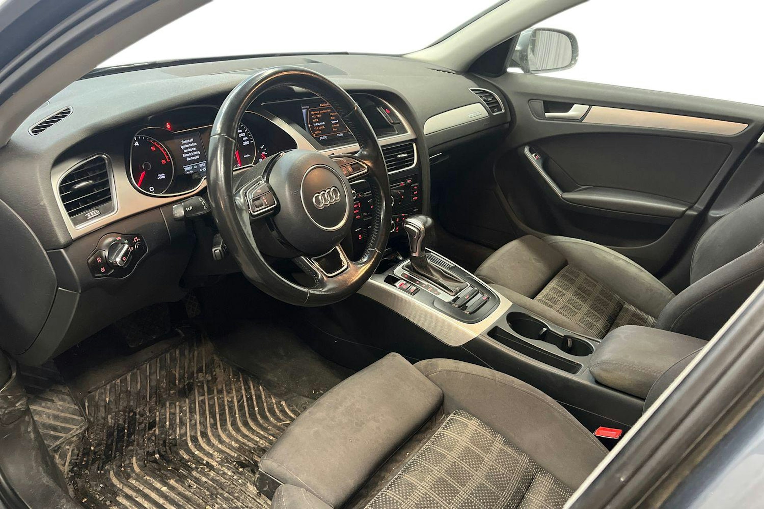 harmaa Audi A4 2013 kuva 3.