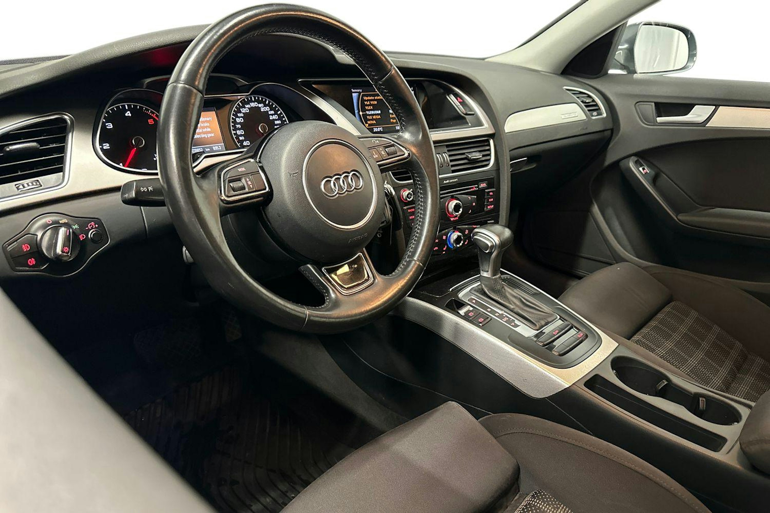 harmaa Audi A4 2013 kuva 7.