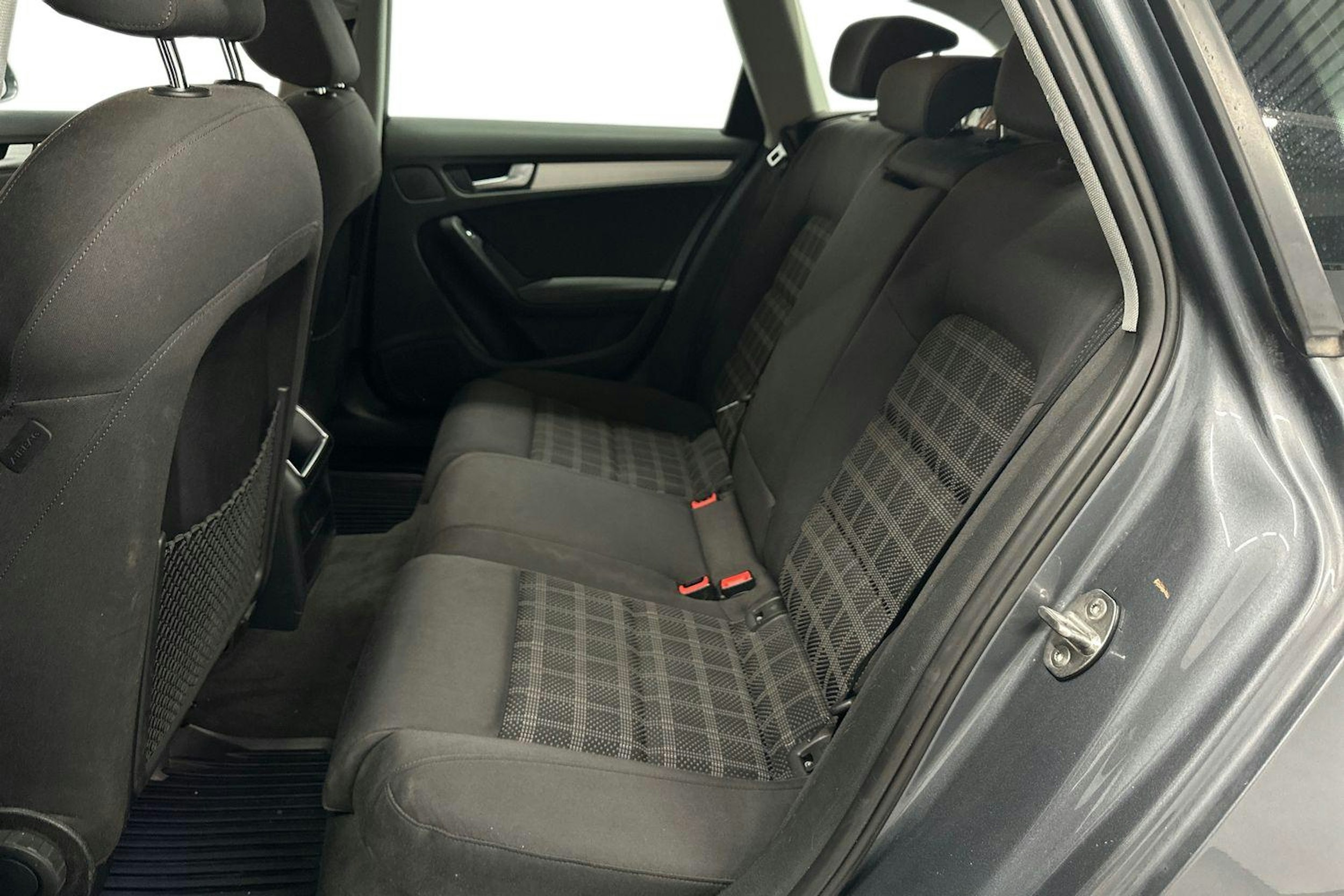 harmaa Audi A4 2013 kuva 10.