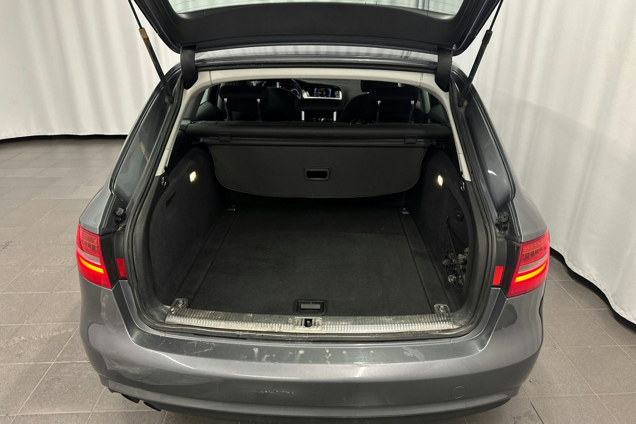 harmaa Audi A4 2013 kuva 13.