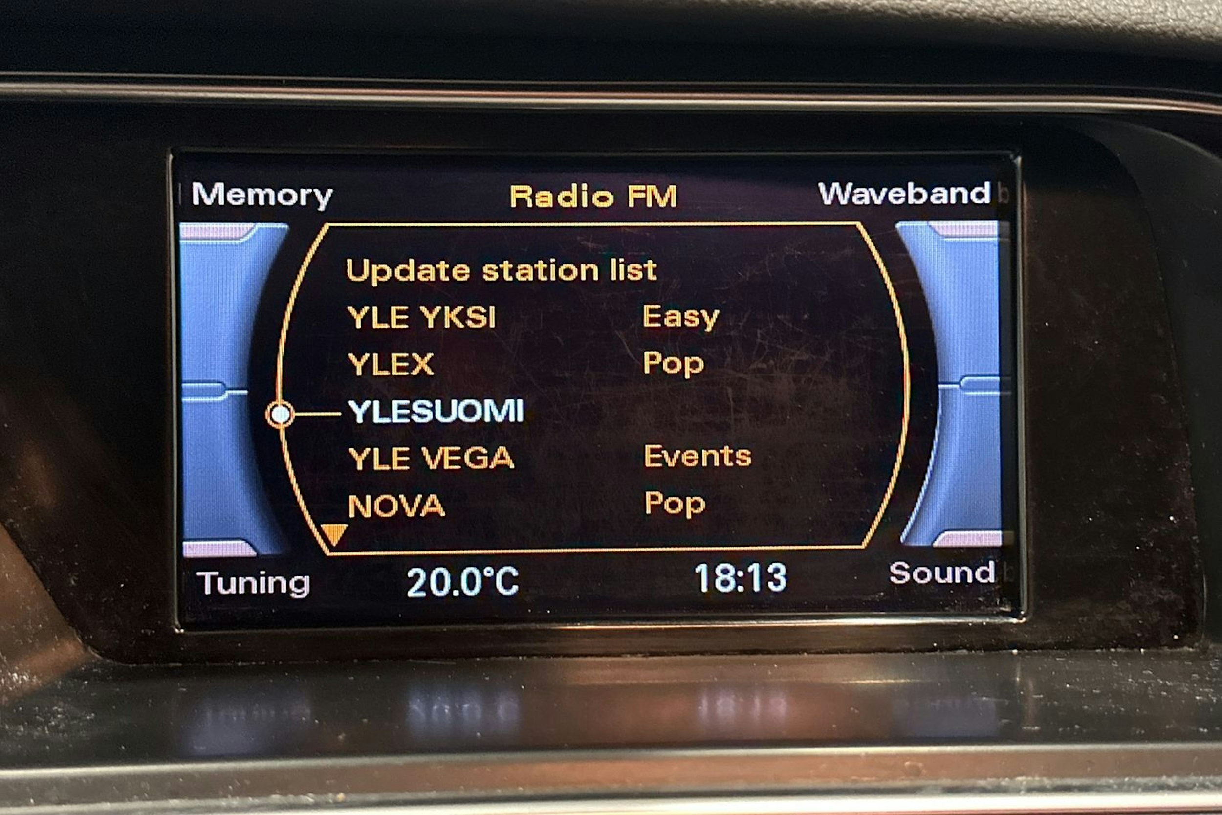 harmaa Audi A4 2013 kuva 17.