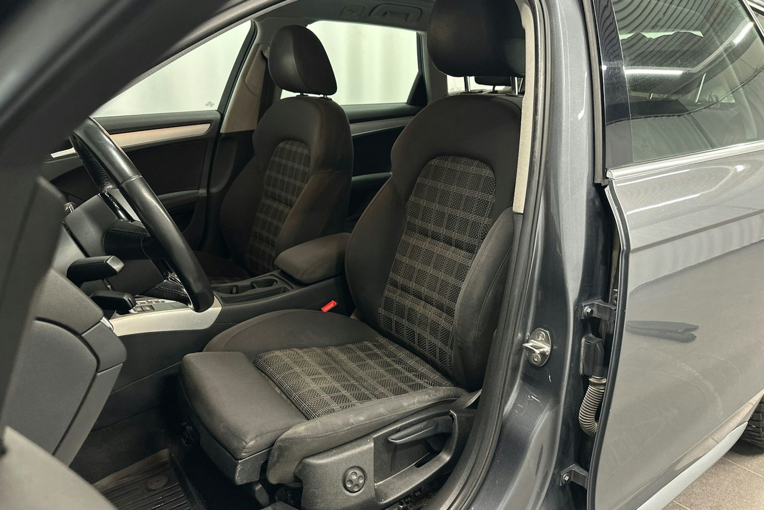 harmaa Audi A4 2013 kuva 19.