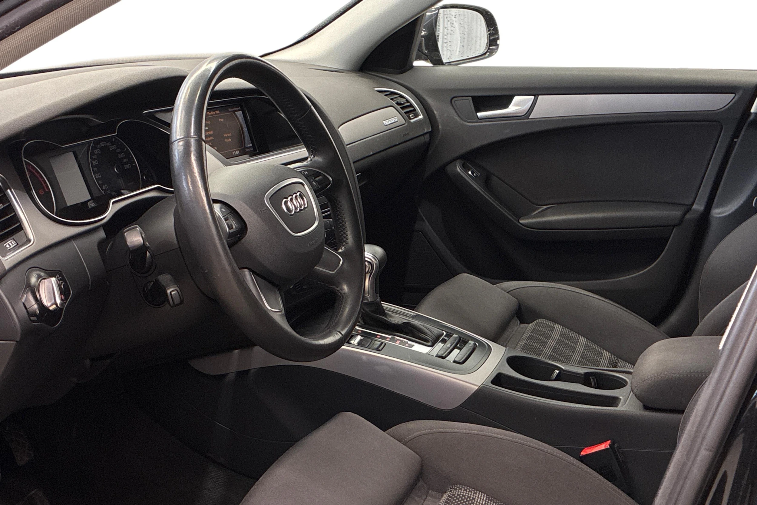 musta Audi A4 2013 kuva 8.