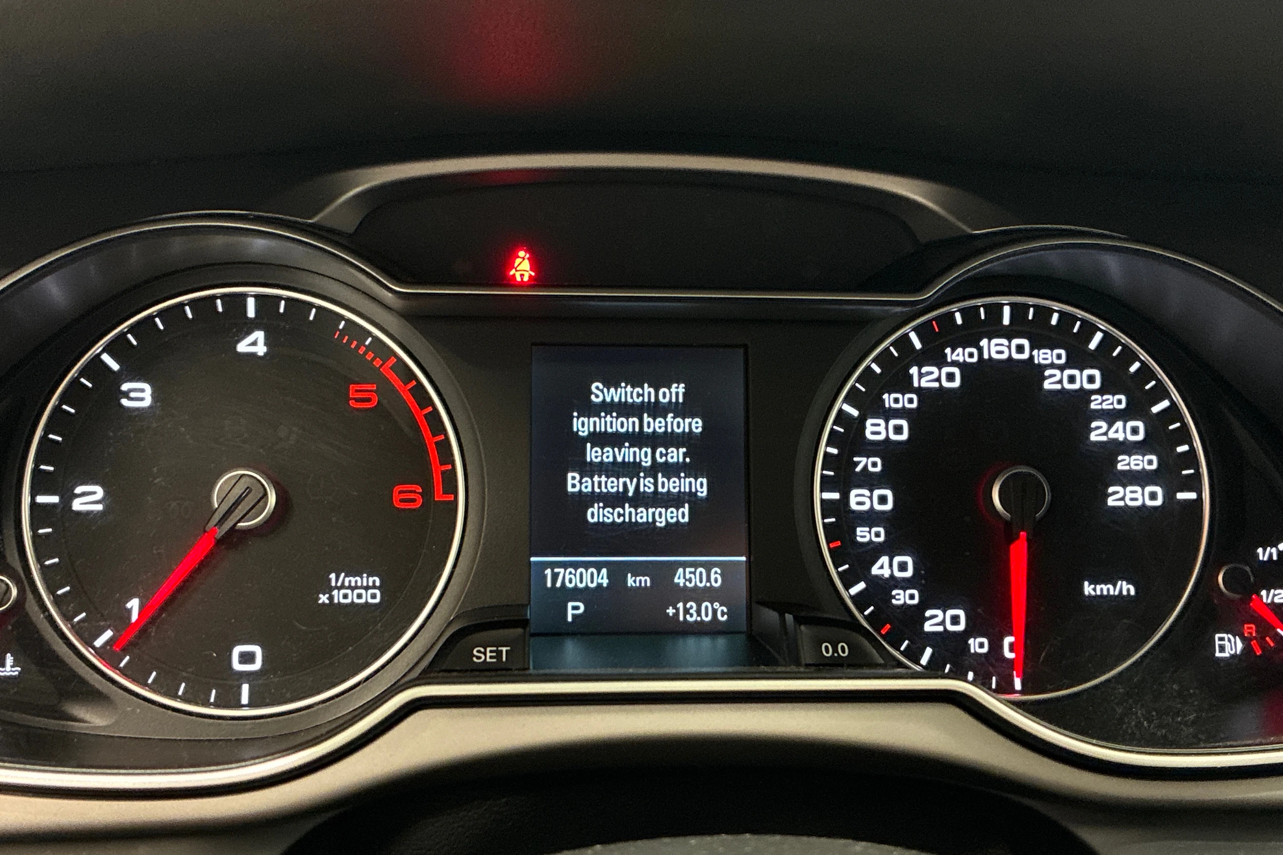 musta Audi A4 2013 kuva 13.