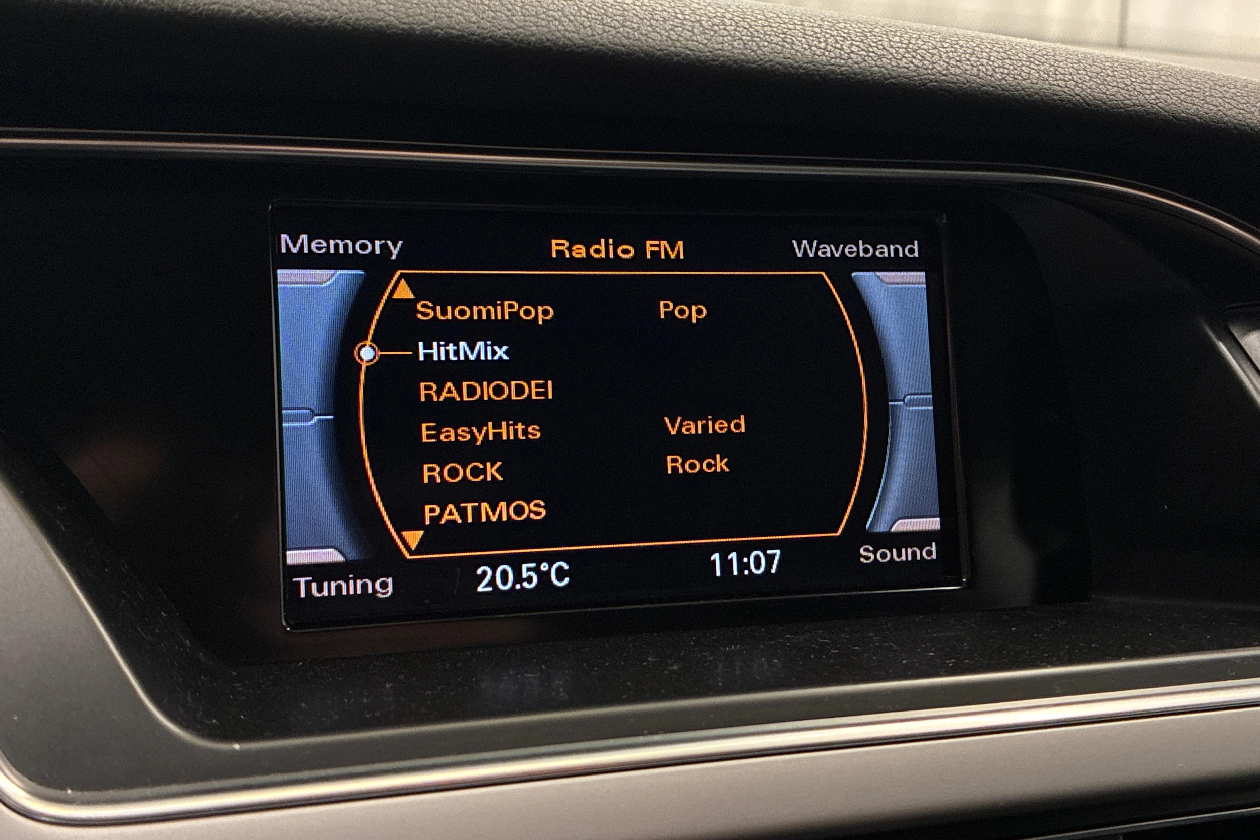 musta Audi A4 2013 kuva 15.