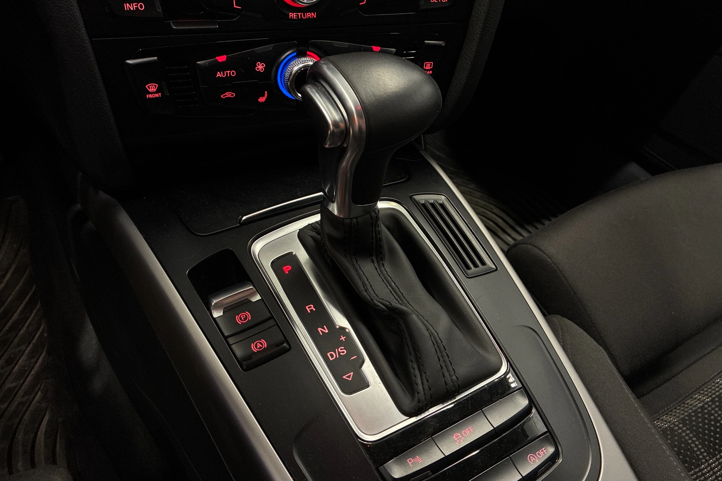 musta Audi A4 2013 kuva 19.