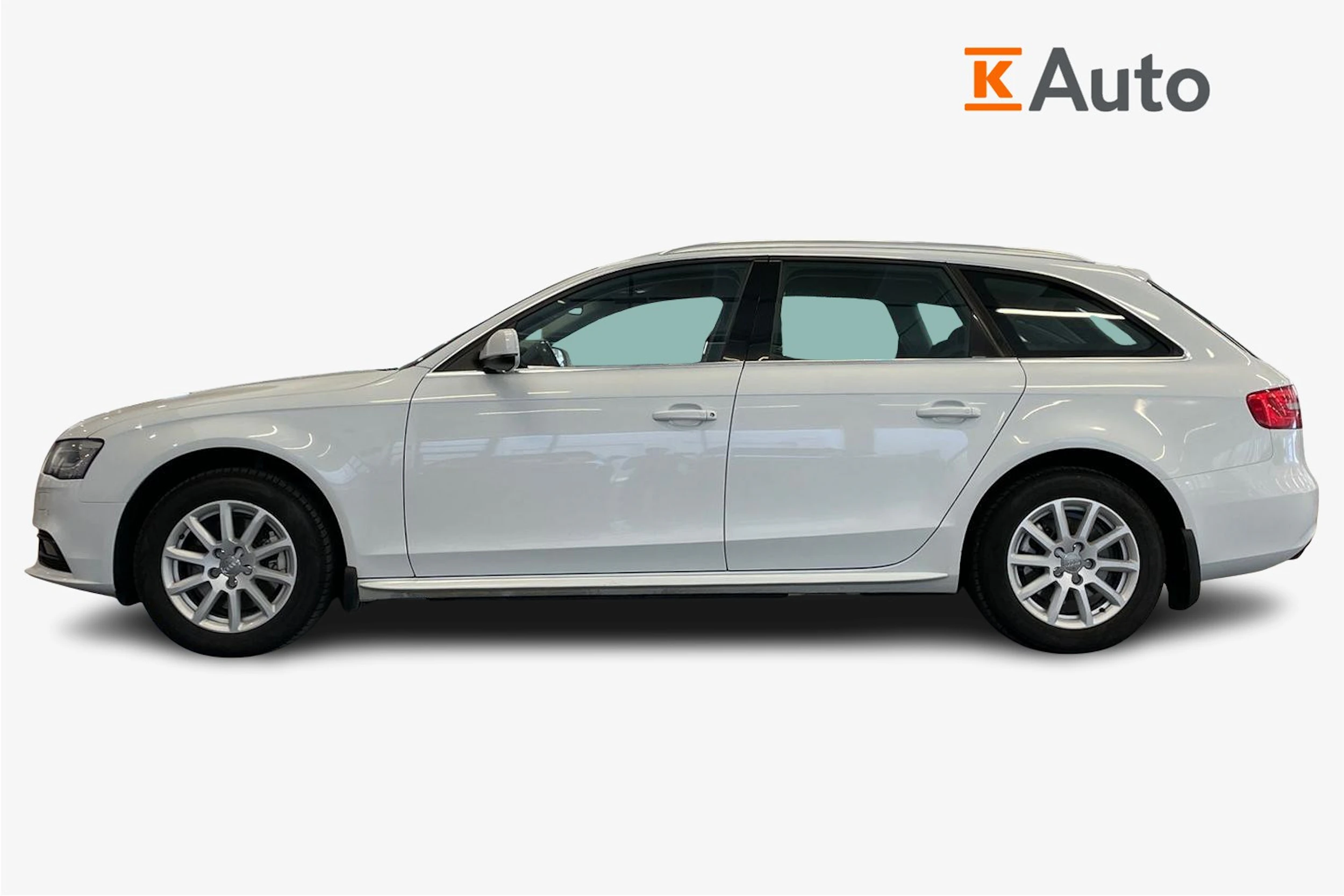 Valkoinen Audi A4 2013 kuva 5.