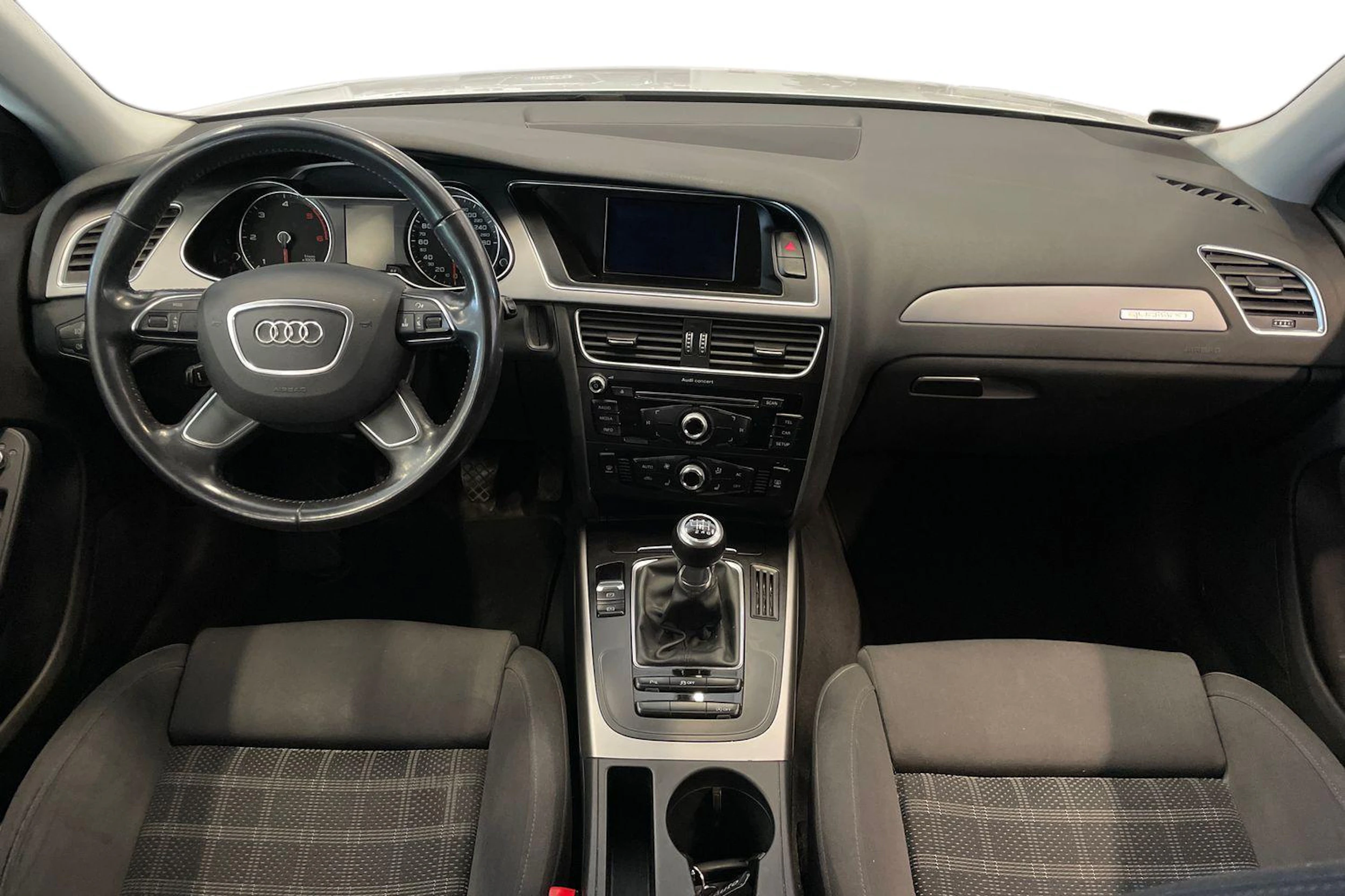 Valkoinen Audi A4 2013 kuva 7.