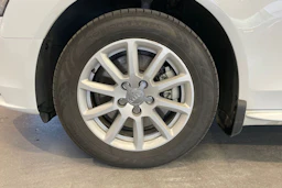 Valkoinen Audi A4 2013 kuva 10.