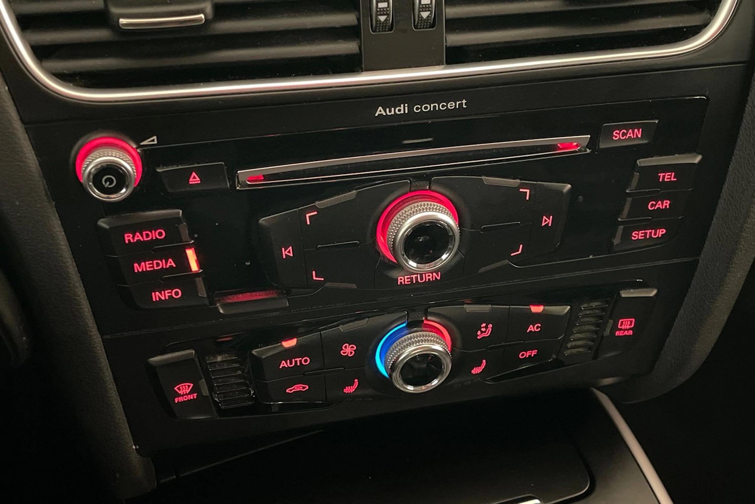 Valkoinen Audi A4 2013 kuva 14.