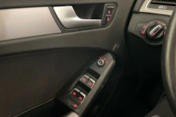 Valkoinen Audi A4 2013 kuva 17.